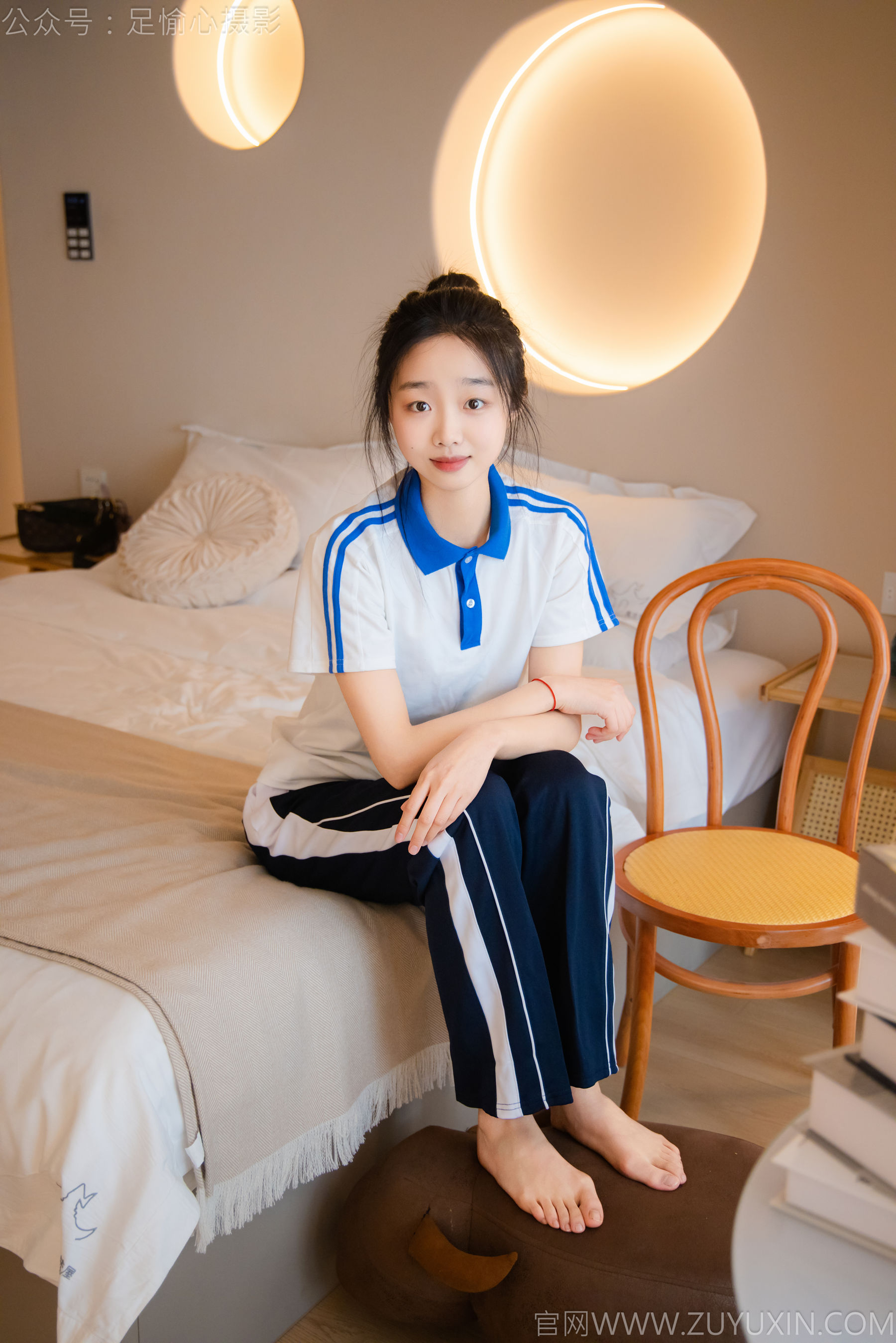 足愉心 No.031 奶芙 （搭配：校服、帆布鞋、白色棉袜、裸足）/(110P)