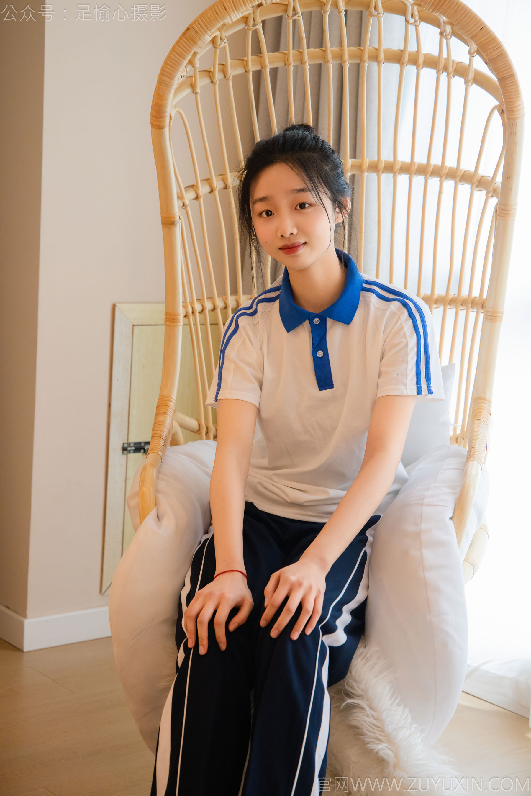 足愉心 No.031 奶芙 （搭配：校服、帆布鞋、白色棉袜、裸足）/(110P)