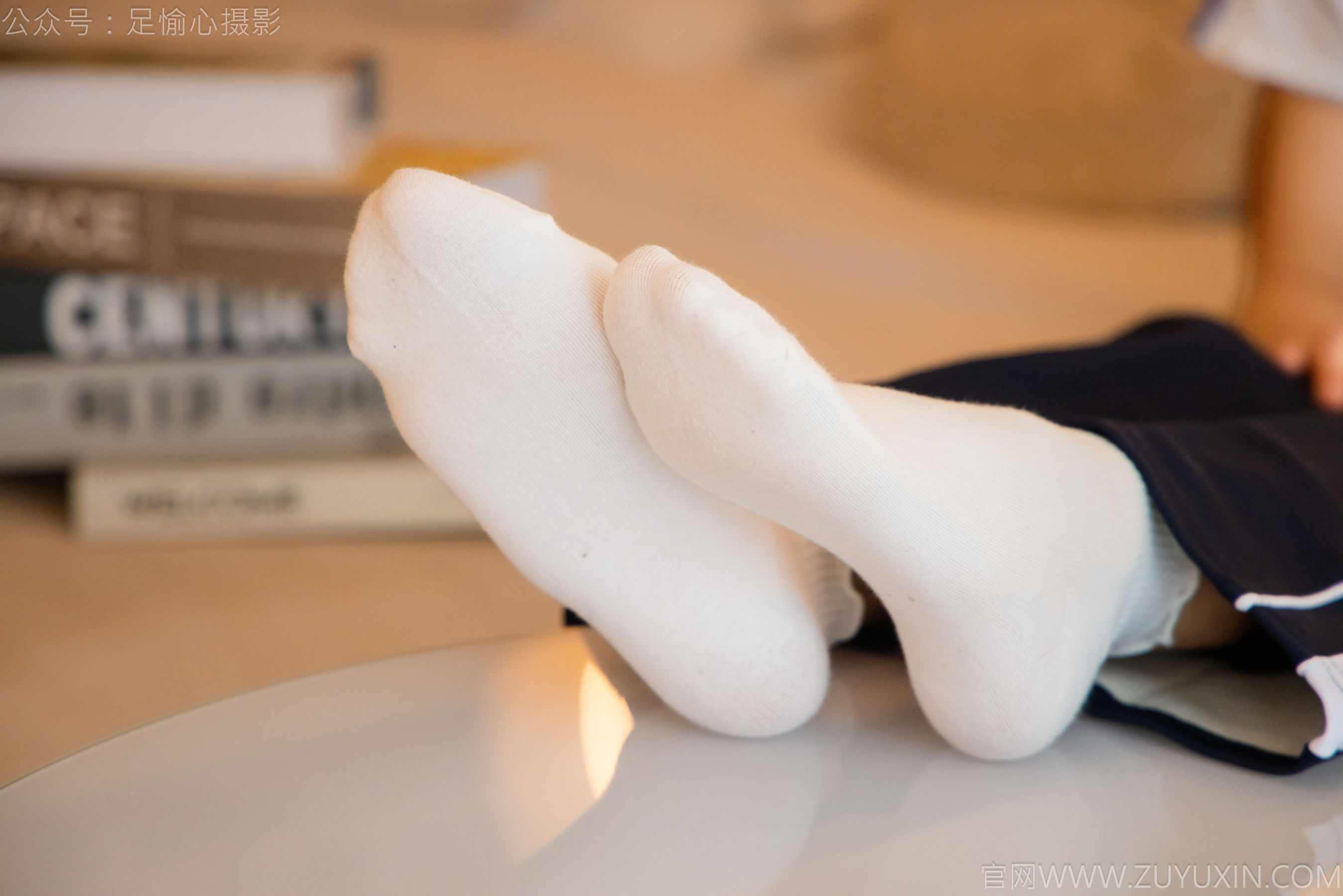 足愉心 No.031 奶芙 （搭配：校服、帆布鞋、白色棉袜、裸足）/(110P)