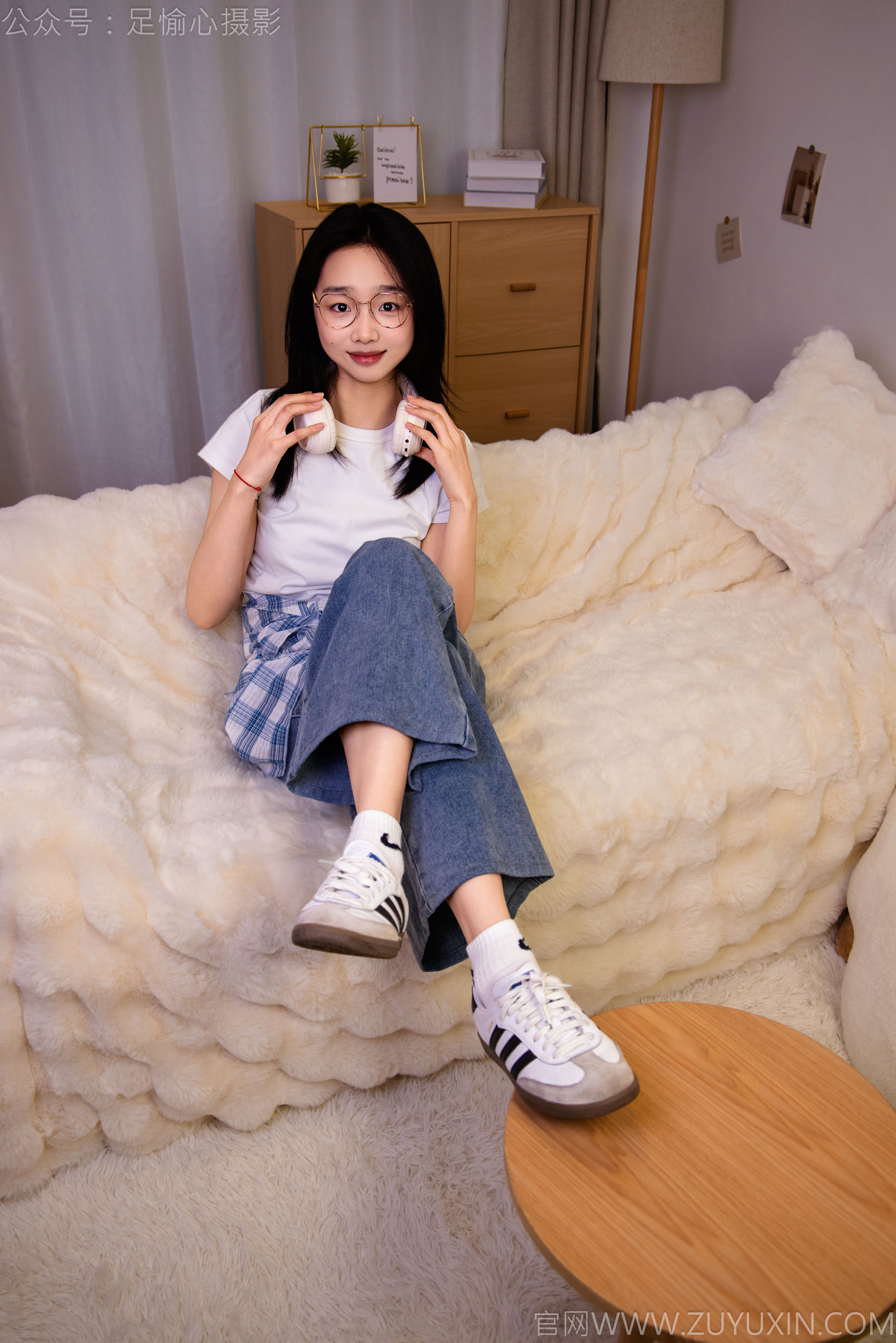 足愉心 No.027 奶芙 （搭配：白色T恤、牛仔长裤、德训鞋、白色棉袜、裸足）/(110P)