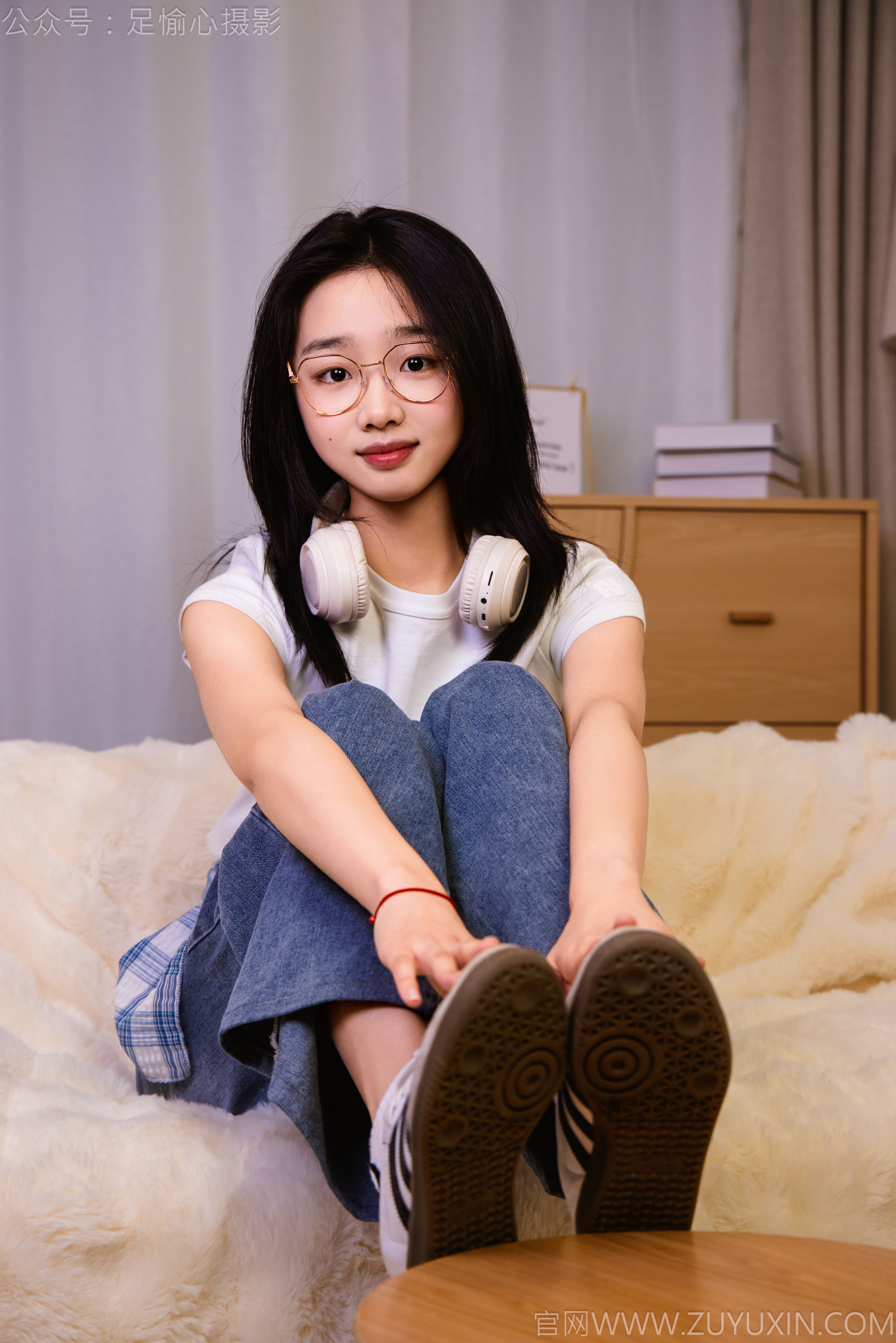 足愉心 No.027 奶芙 （搭配：白色T恤、牛仔长裤、德训鞋、白色棉袜、裸足）/(110P)