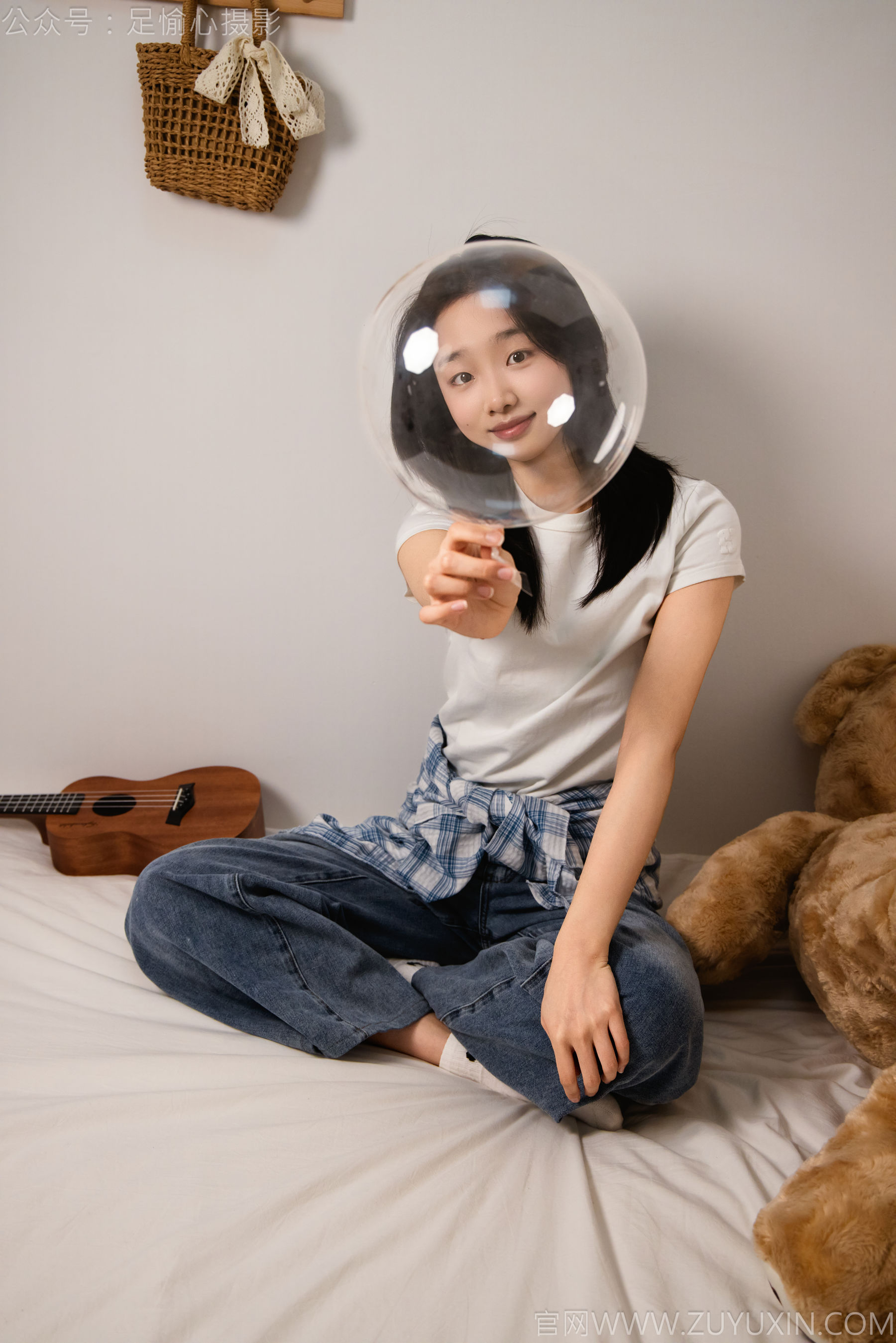 足愉心 No.027 奶芙 （搭配：白色T恤、牛仔长裤、德训鞋、白色棉袜、裸足）/(110P)