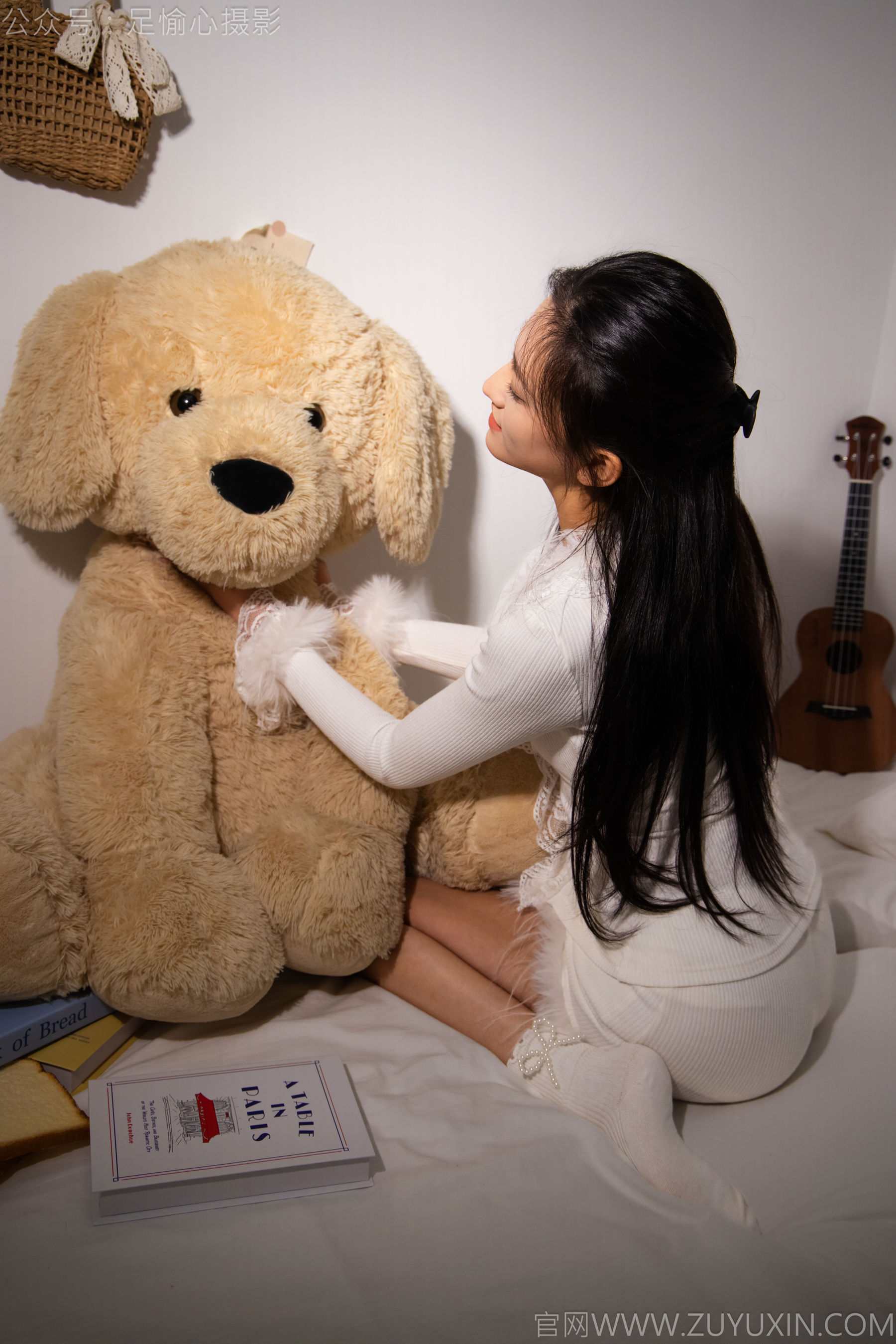 足愉心 No.029 可乐 （搭配：白色上衣、短裙、运动鞋、白色棉袜）/(140P)