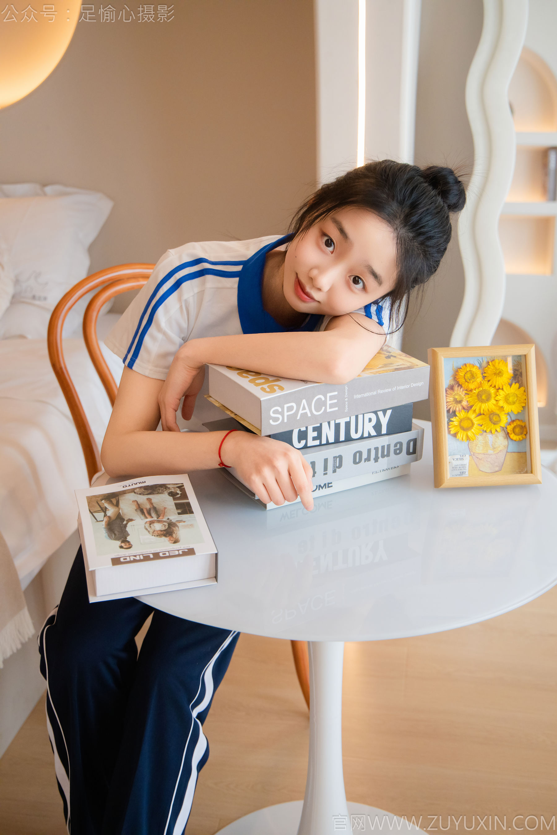 足愉心 No.031 奶芙 （搭配：校服、帆布鞋、白色棉袜、裸足）/(110P)