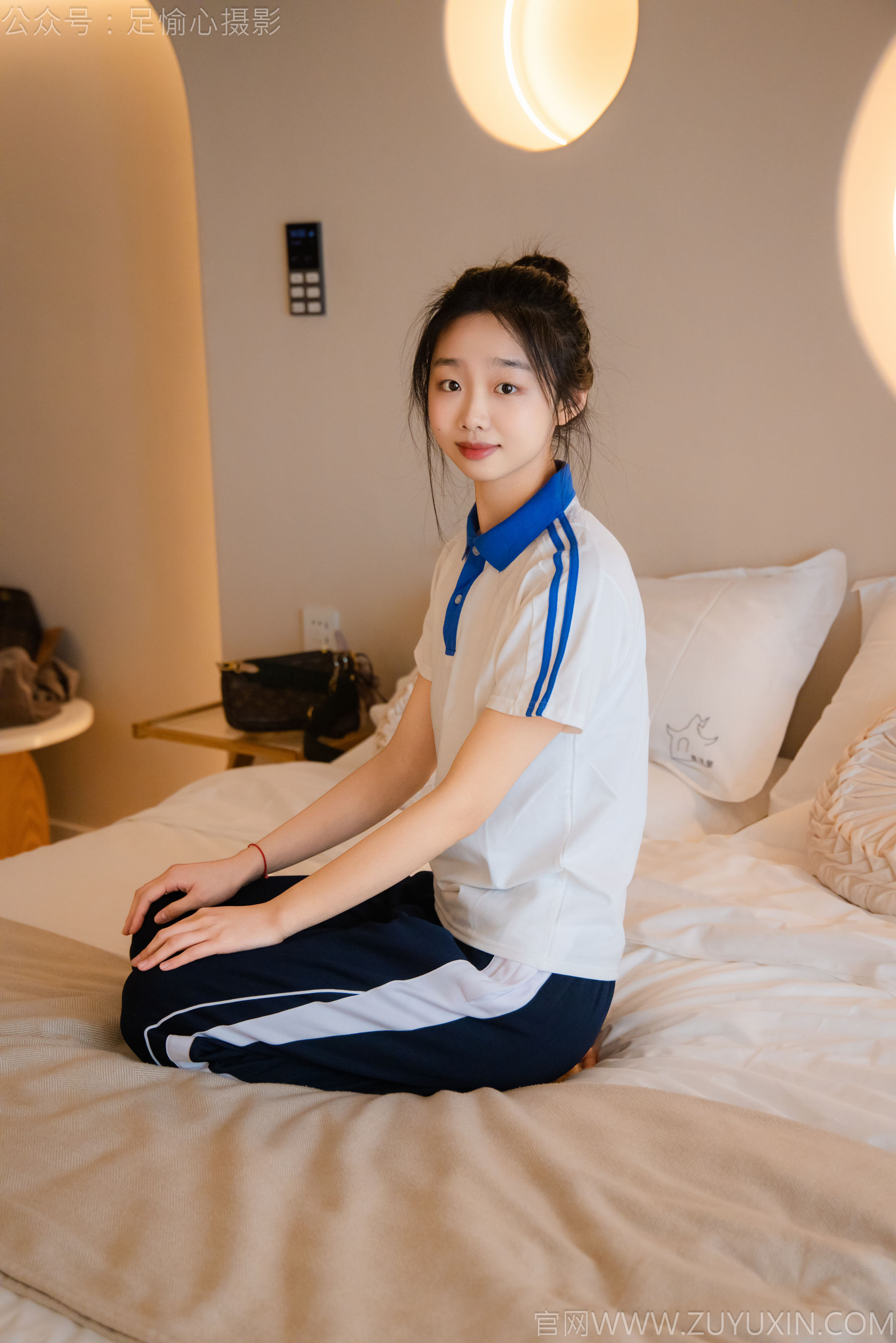 足愉心 No.031 奶芙 （搭配：校服、帆布鞋、白色棉袜、裸足）/(110P)