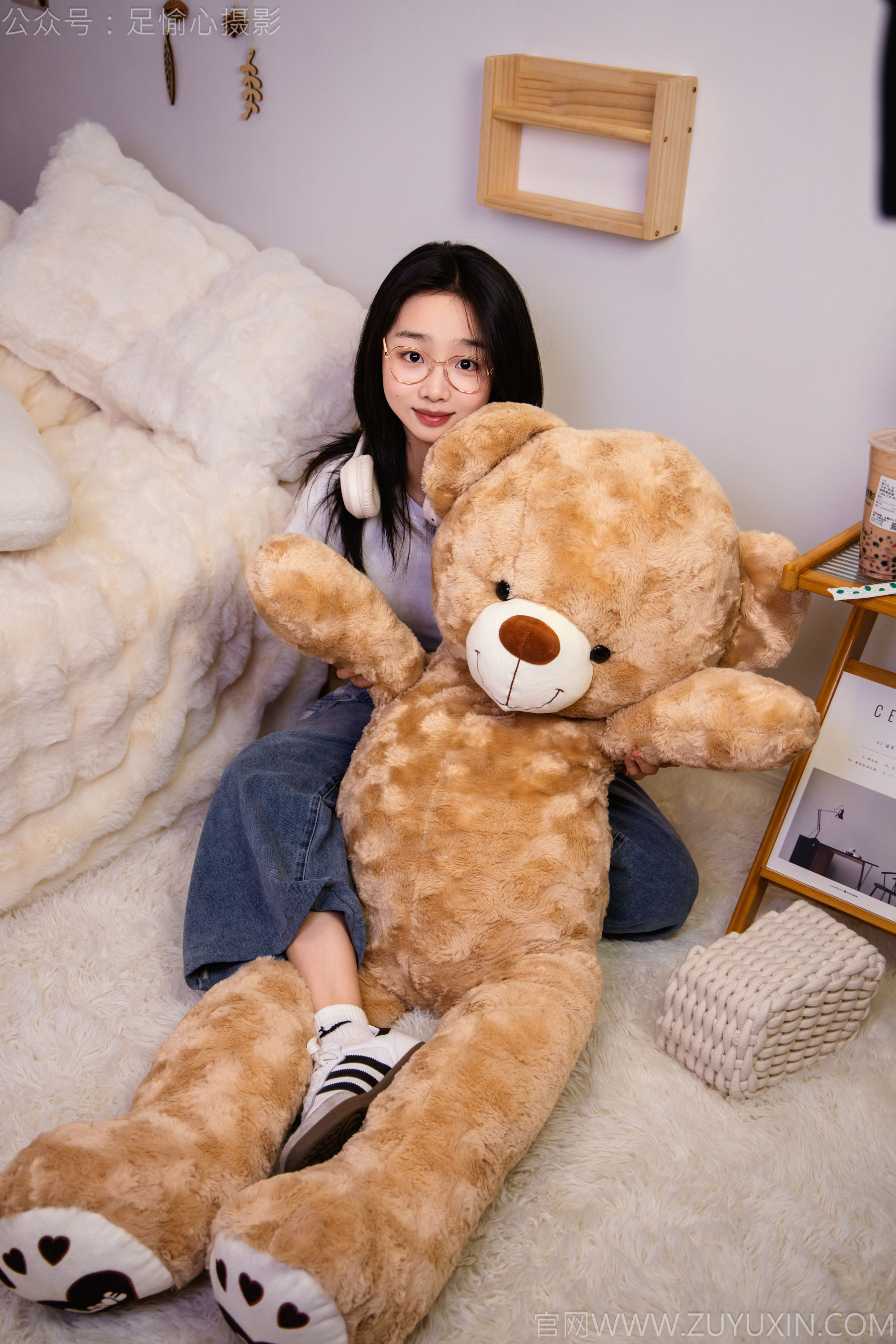 足愉心 No.027 奶芙 （搭配：白色T恤、牛仔长裤、德训鞋、白色棉袜、裸足）/(110P)