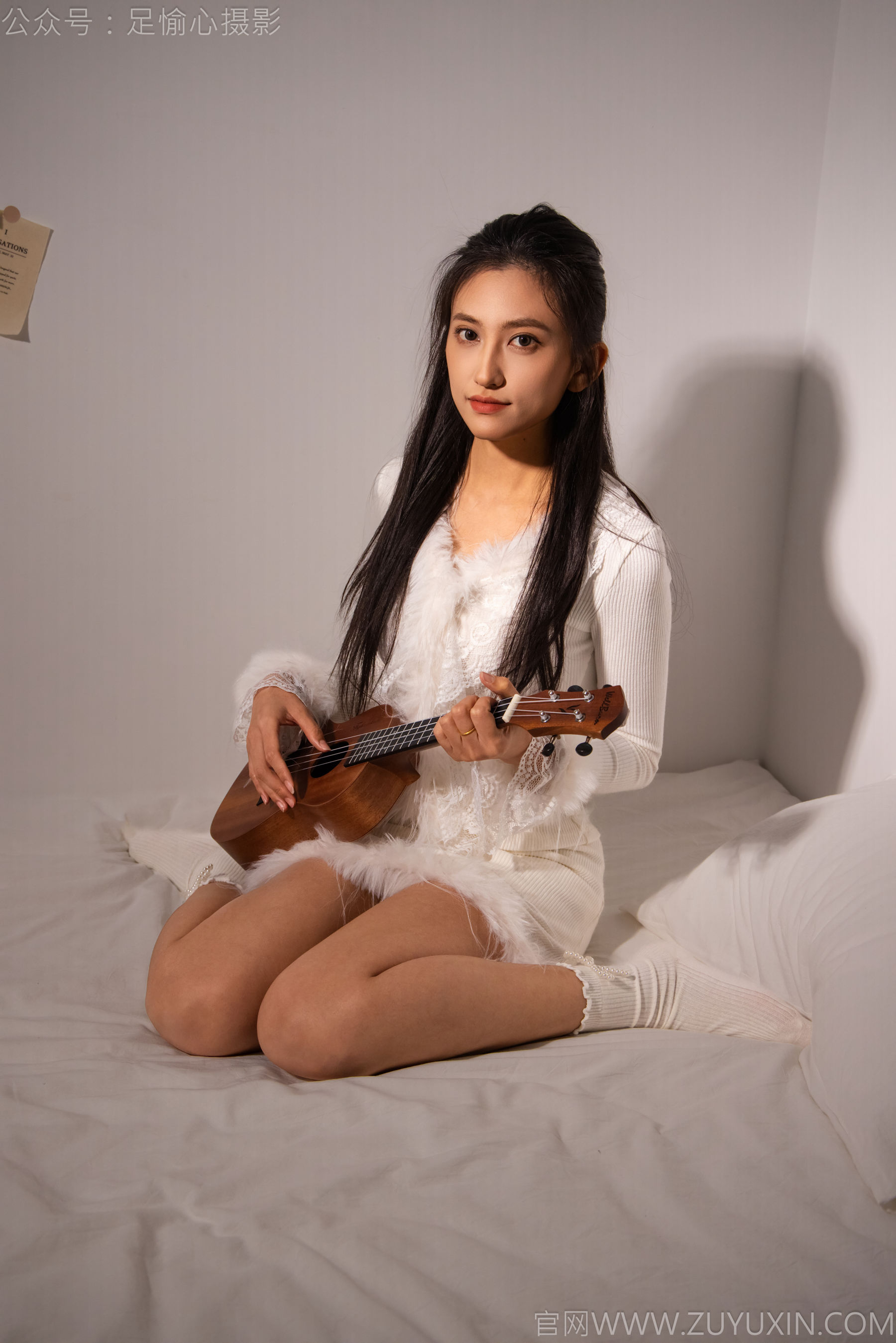 足愉心 No.029 可乐 （搭配：白色上衣、短裙、运动鞋、白色棉袜）/(140P)