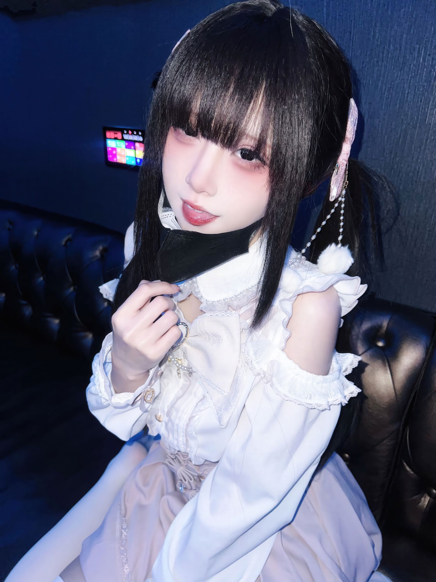 纸悦Etsu_ko - 与地雷系女子的ktv约会/(44P)