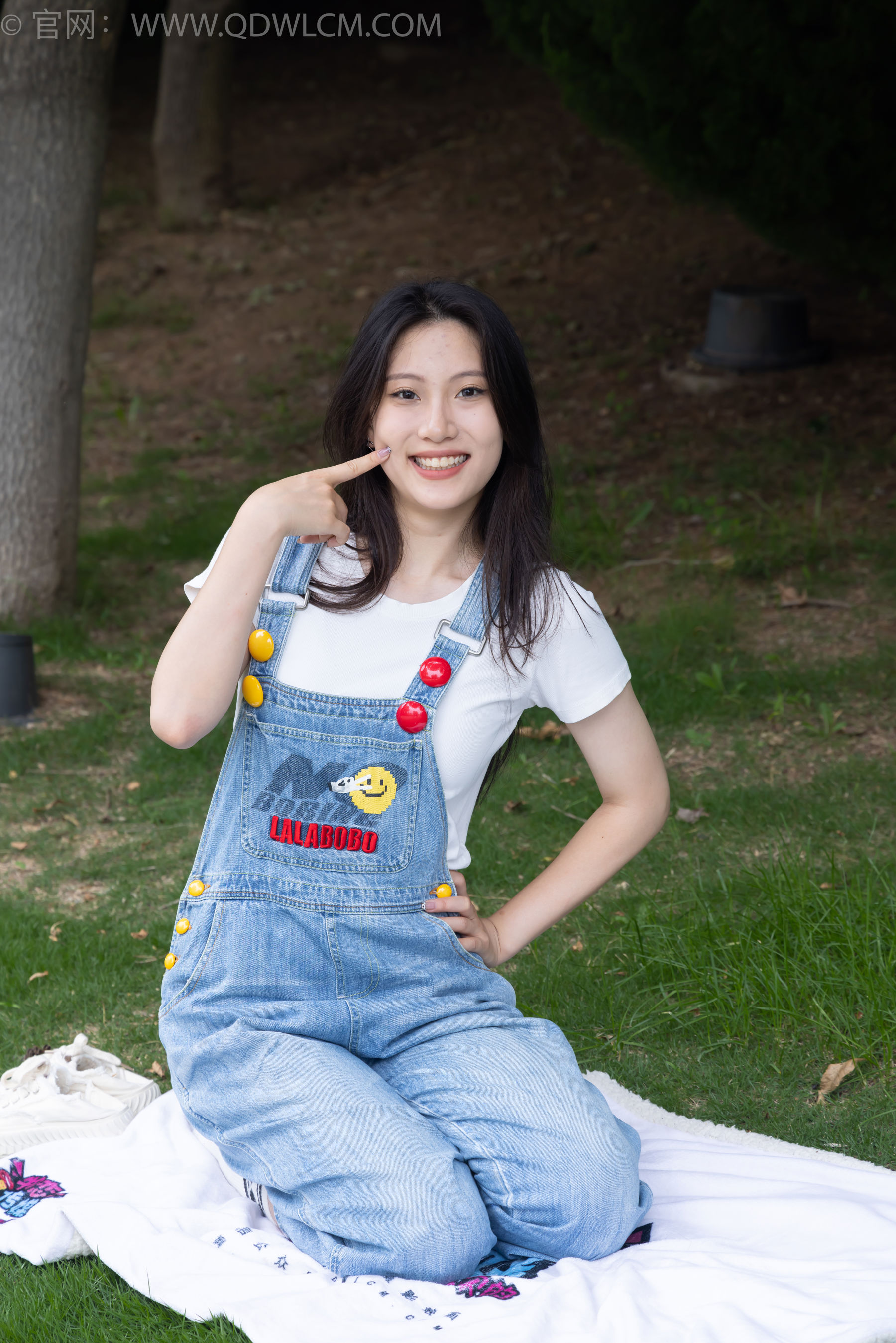 物恋传媒 No.2407 奶糖 - 帆布鞋、自然穿脏白棉袜、裸足/(160P)