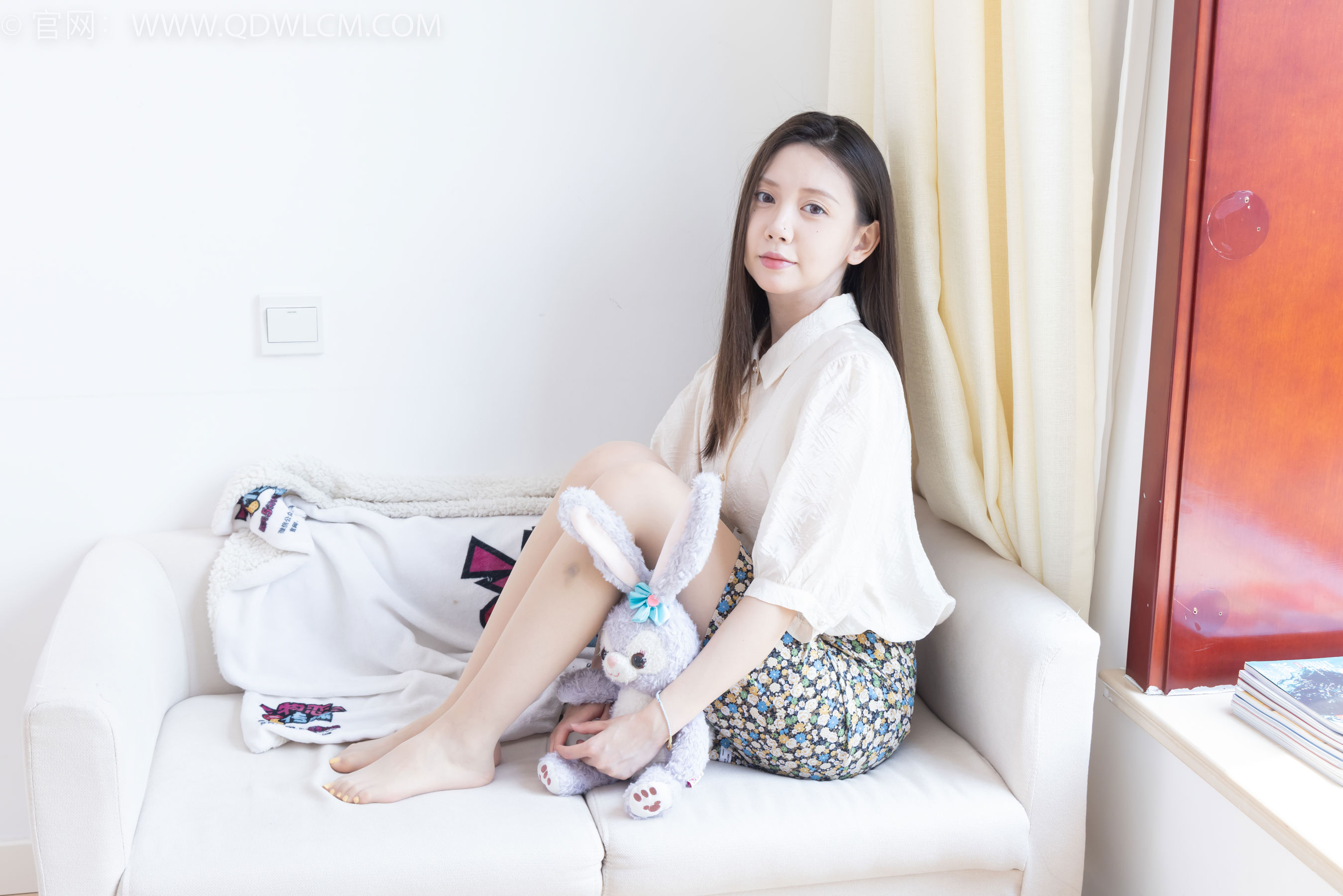 物恋传媒 No.2409 小曦 - 三双高跟鞋、薄肉丝、裸足/(155P)