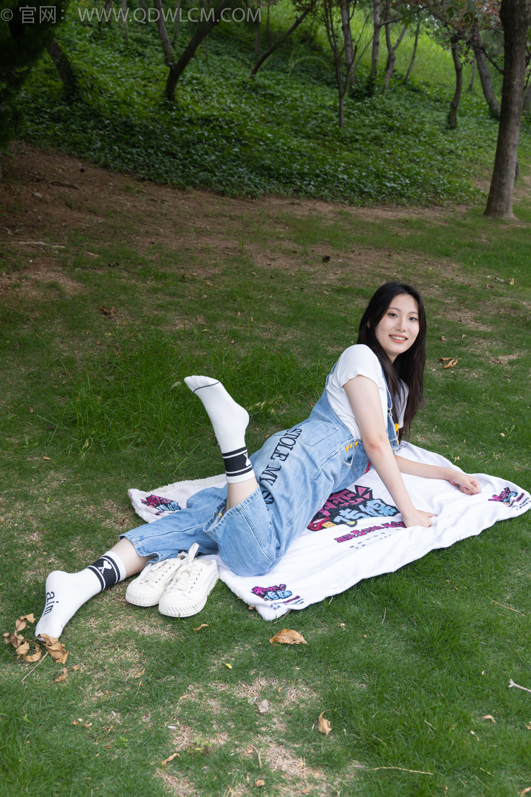 物恋传媒 No.2407 奶糖 - 帆布鞋、自然穿脏白棉袜、裸足/(160P)