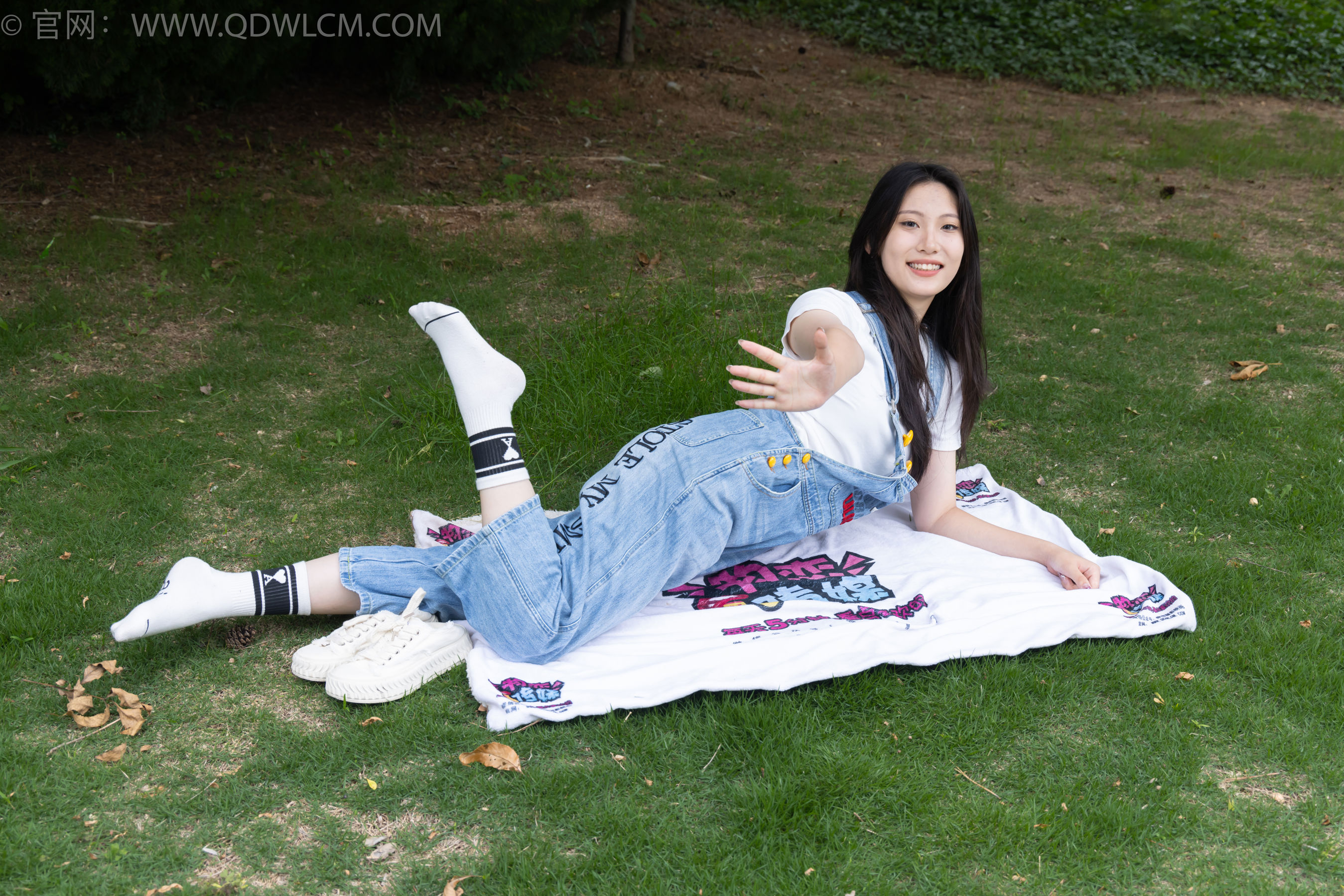 物恋传媒 No.2407 奶糖 - 帆布鞋、自然穿脏白棉袜、裸足/(160P)