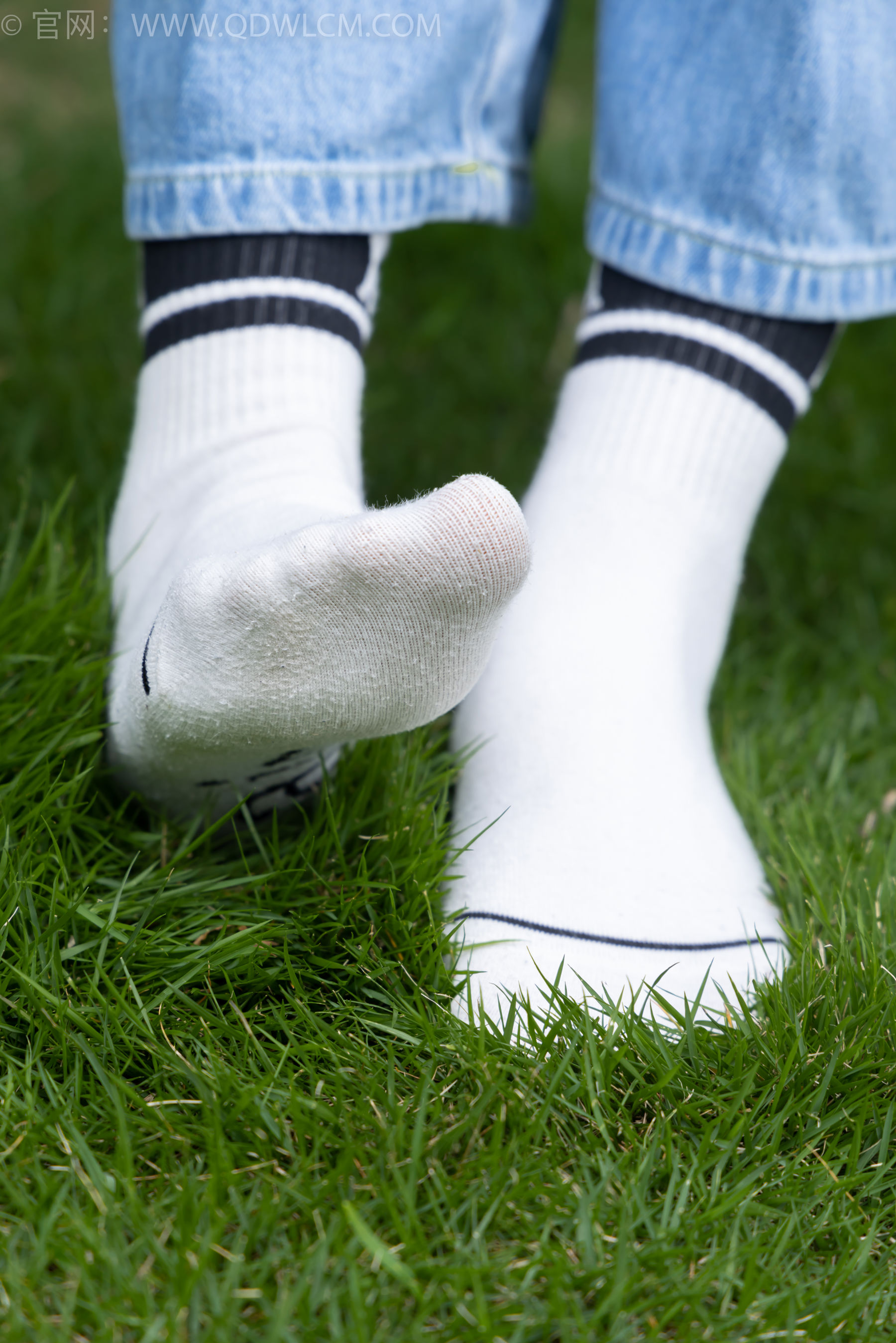 物恋传媒 No.2407 奶糖 - 帆布鞋、自然穿脏白棉袜、裸足/(160P)