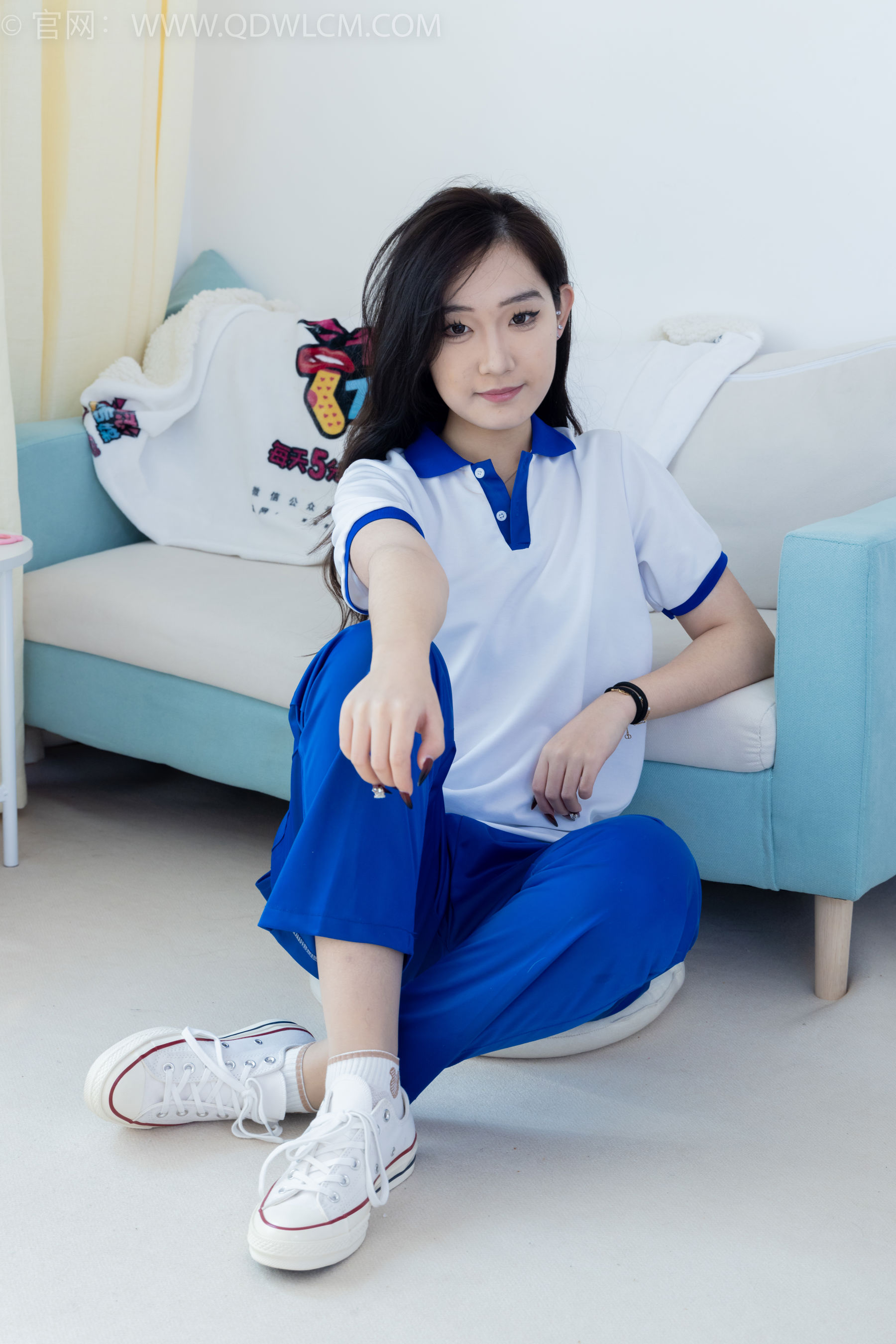 物恋传媒 No.2406 橙橙 - 帆布鞋、白棉袜、薄肉丝、校服裤里丝/(170P)