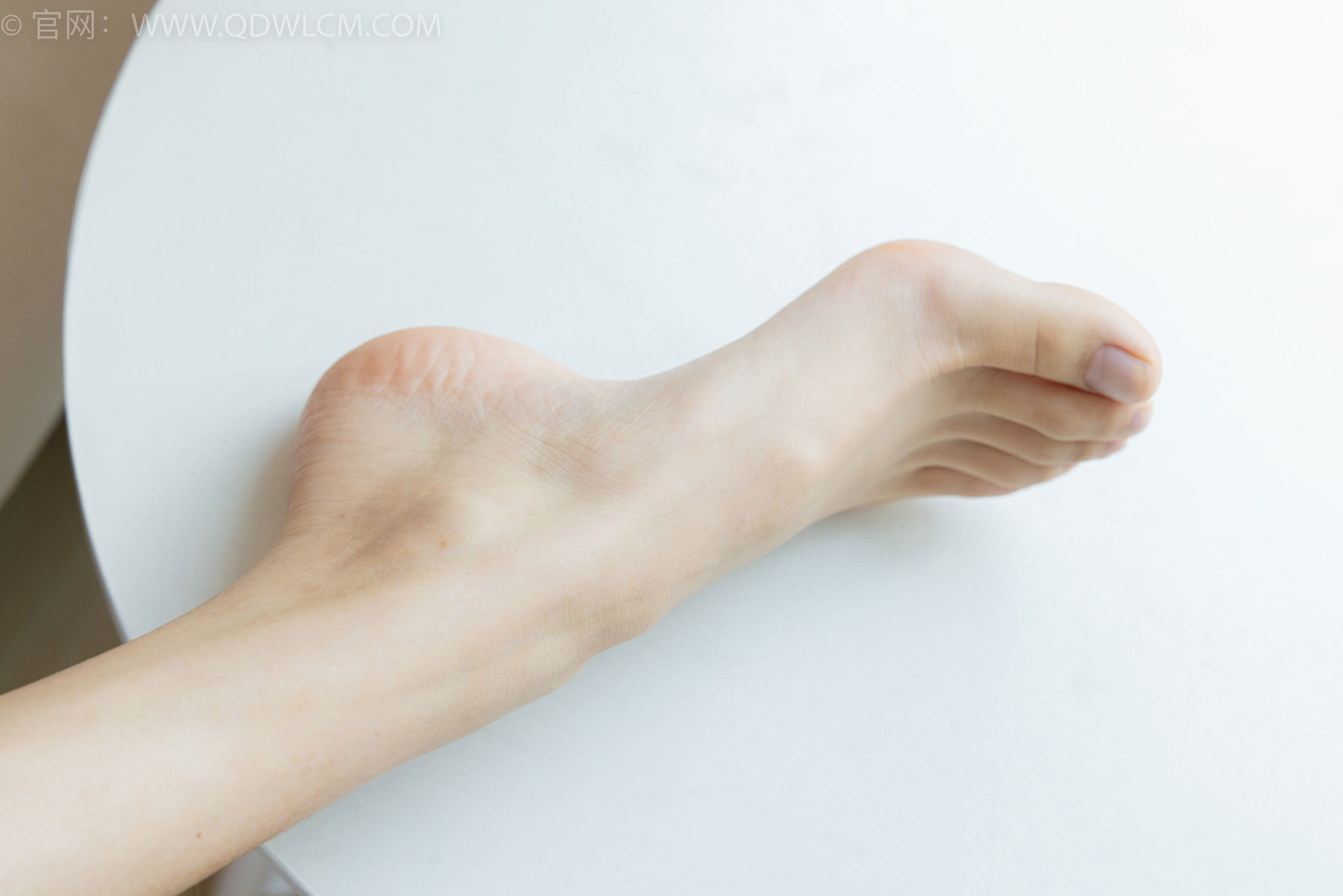 物恋传媒 No.2402 茯苓 - 板鞋、白棉袜、裸足/(190P)