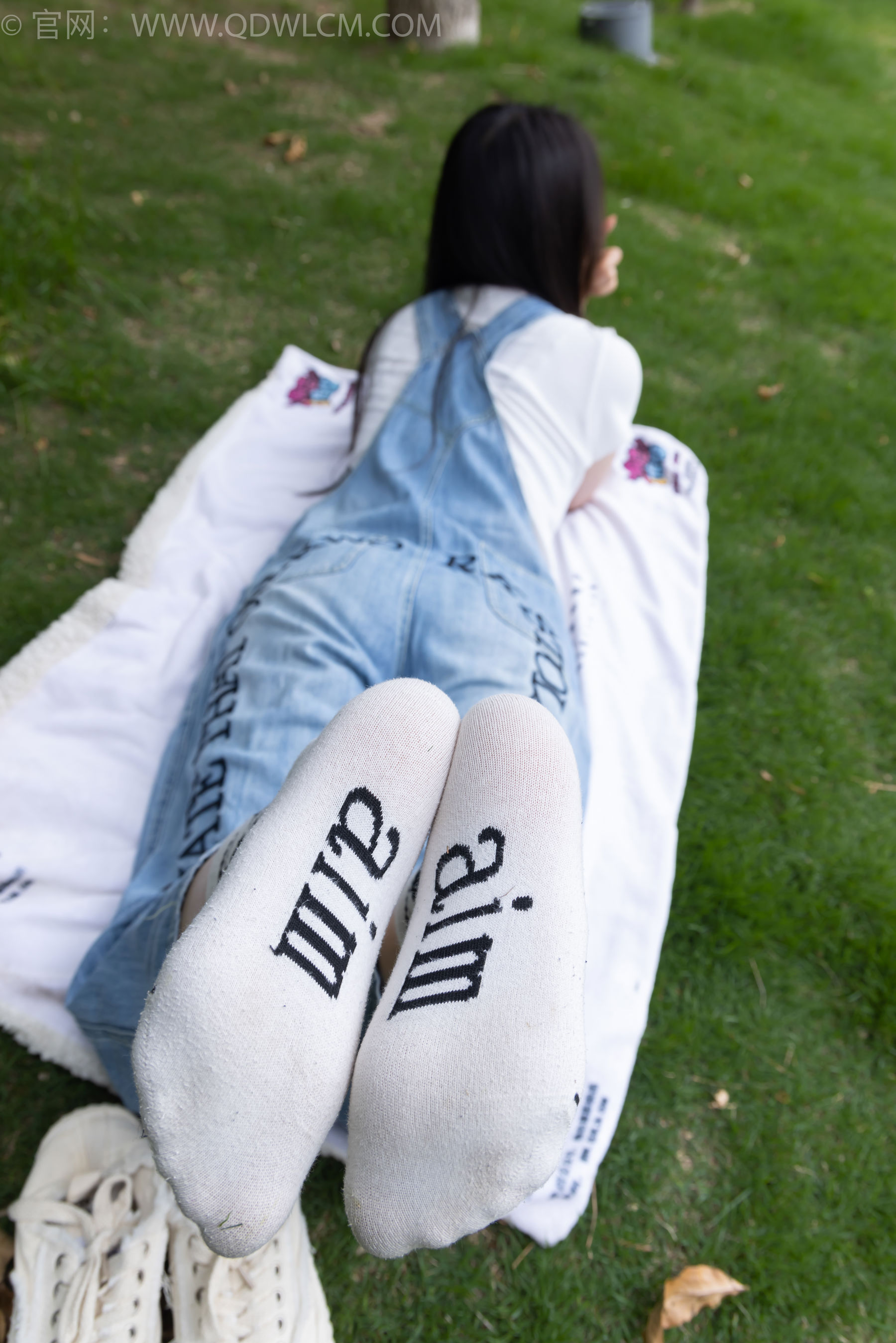 物恋传媒 No.2407 奶糖 - 帆布鞋、自然穿脏白棉袜、裸足/(160P)