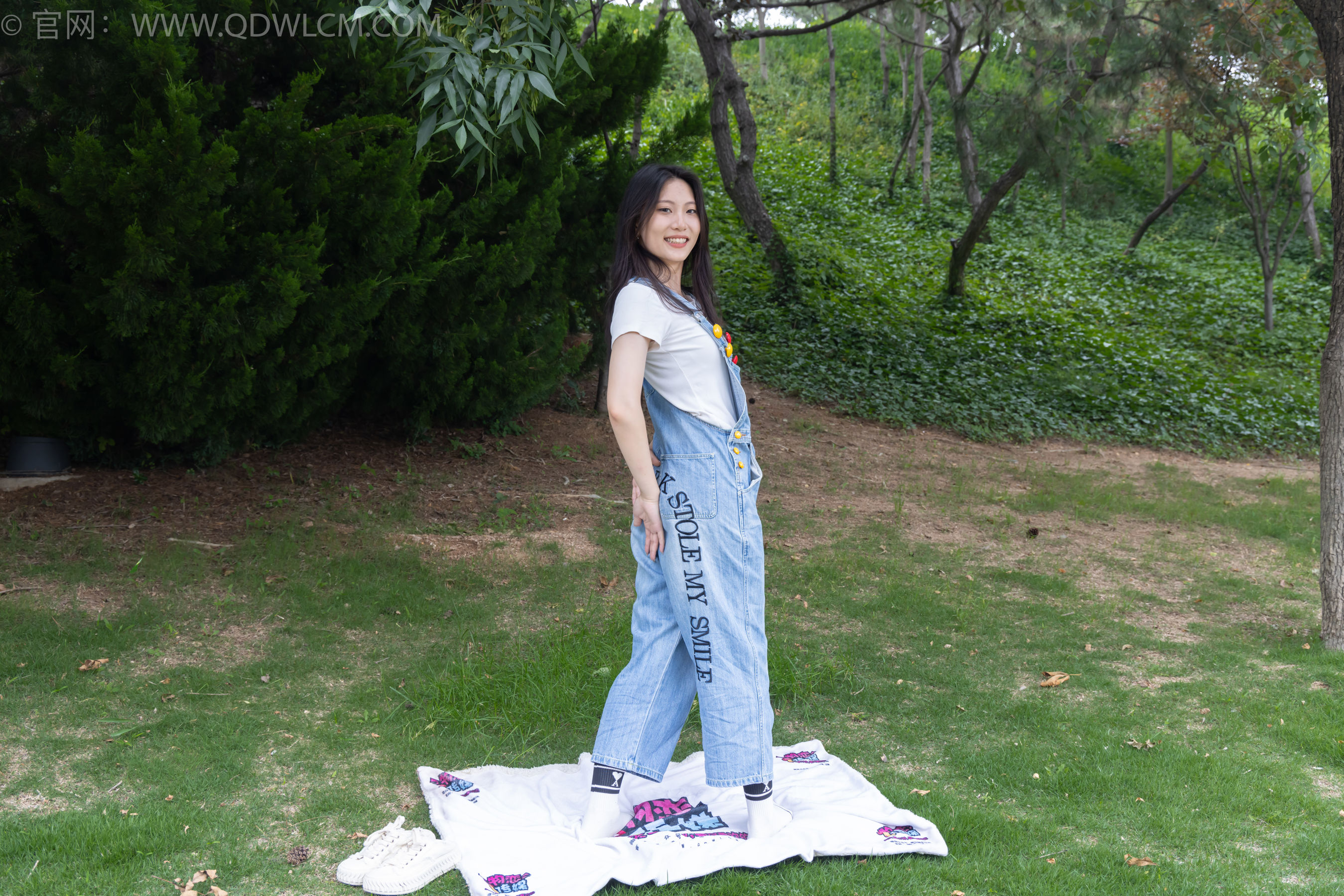 物恋传媒 No.2407 奶糖 - 帆布鞋、自然穿脏白棉袜、裸足/(160P)