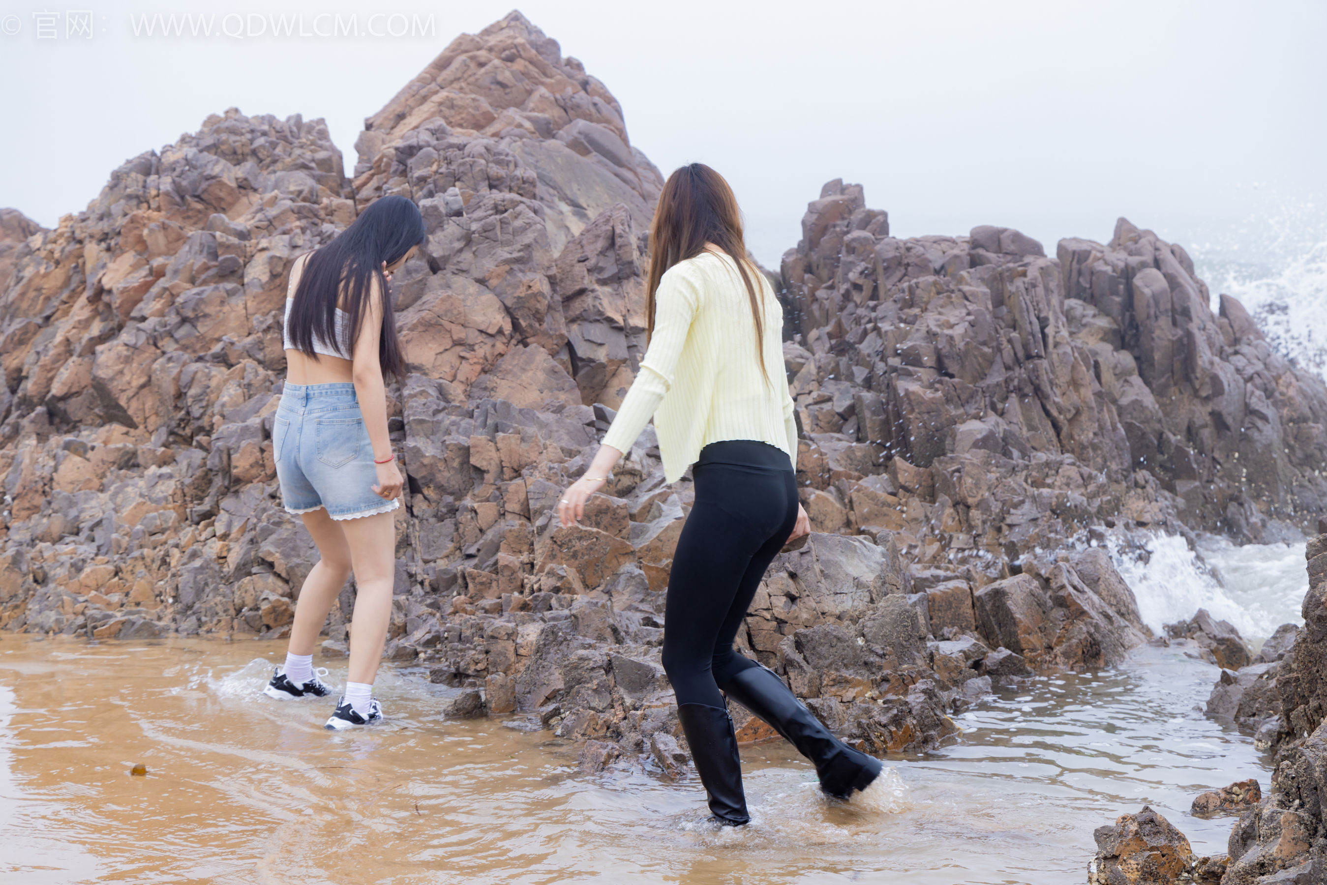 物恋传媒 No.2405 岚岚泡泡 - 长靴、运动鞋、白棉袜/(170P)