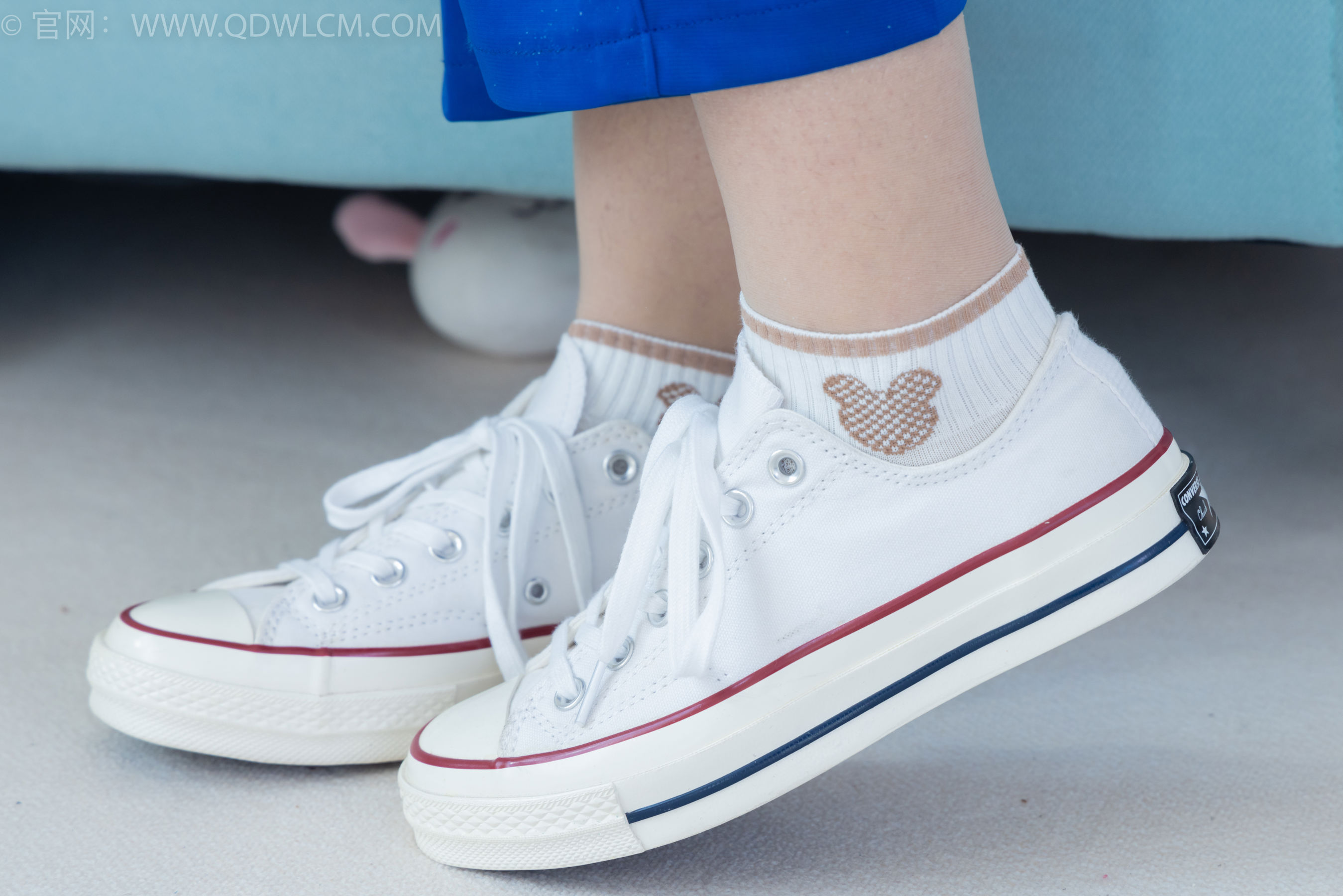 物恋传媒 No.2406 橙橙 - 帆布鞋、白棉袜、薄肉丝、校服裤里丝/(170P)