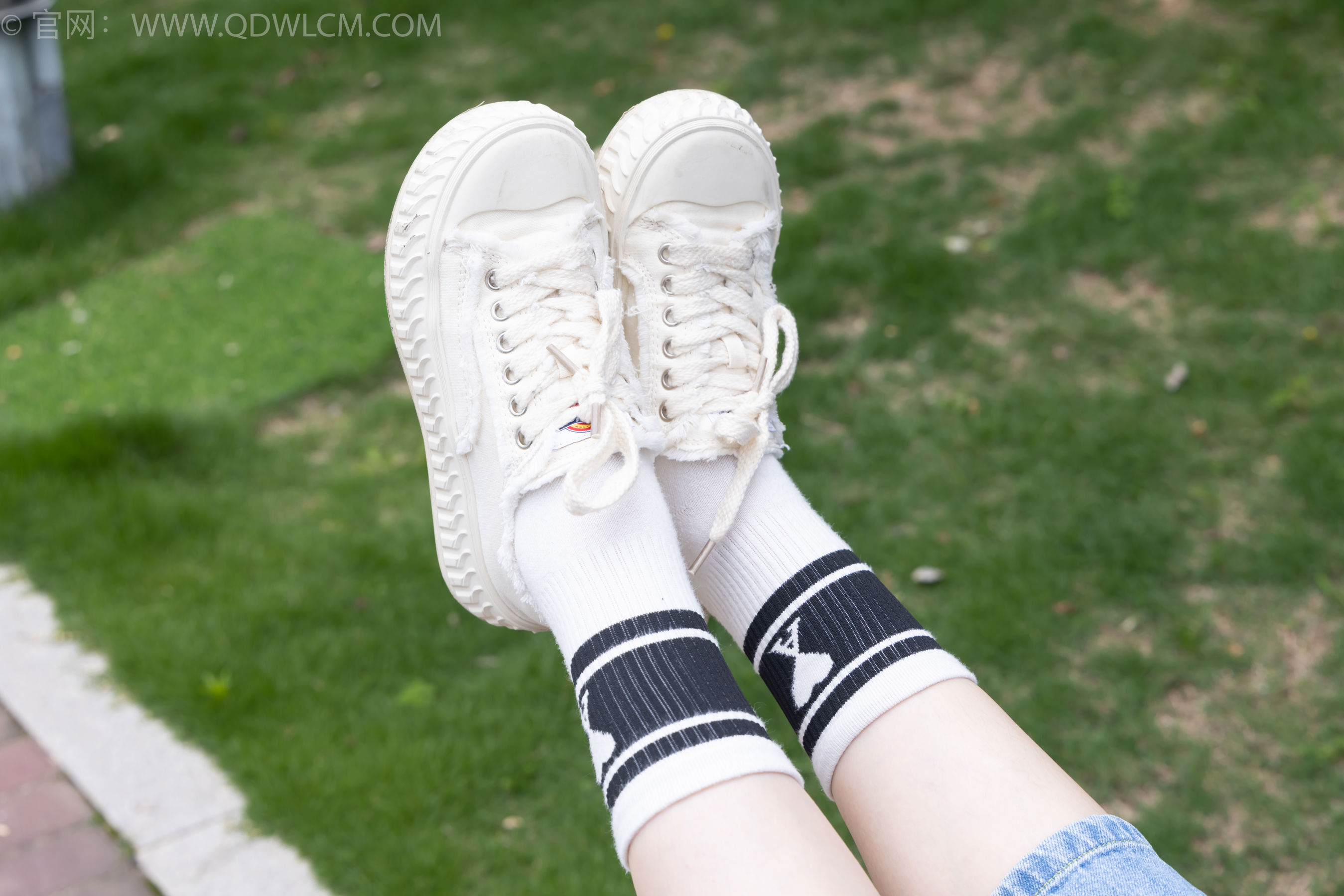 物恋传媒 No.2407 奶糖 - 帆布鞋、自然穿脏白棉袜、裸足/(160P)