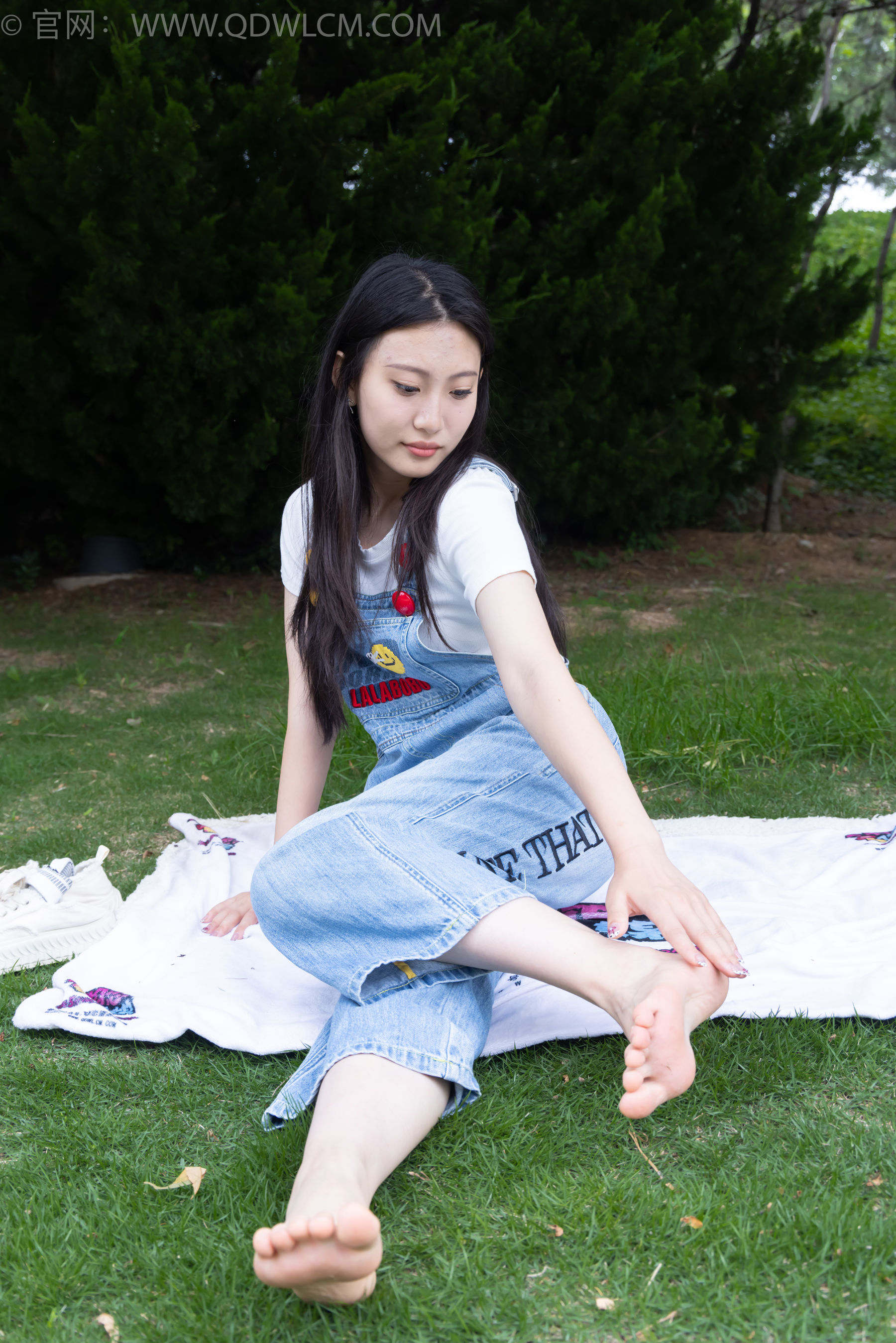 物恋传媒 No.2407 奶糖 - 帆布鞋、自然穿脏白棉袜、裸足/(160P)