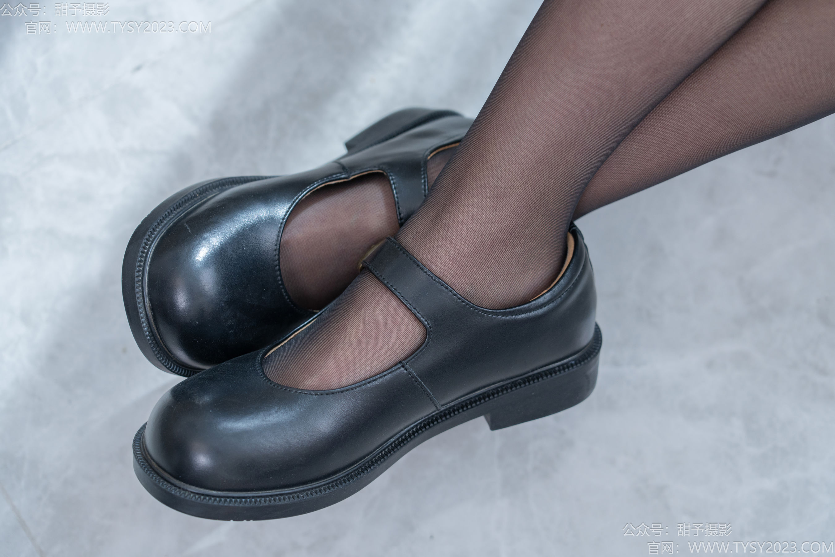 甜予摄影 No.195 贝壳 -皮鞋、薄黑丝、裸足、足印剧情/(129P)