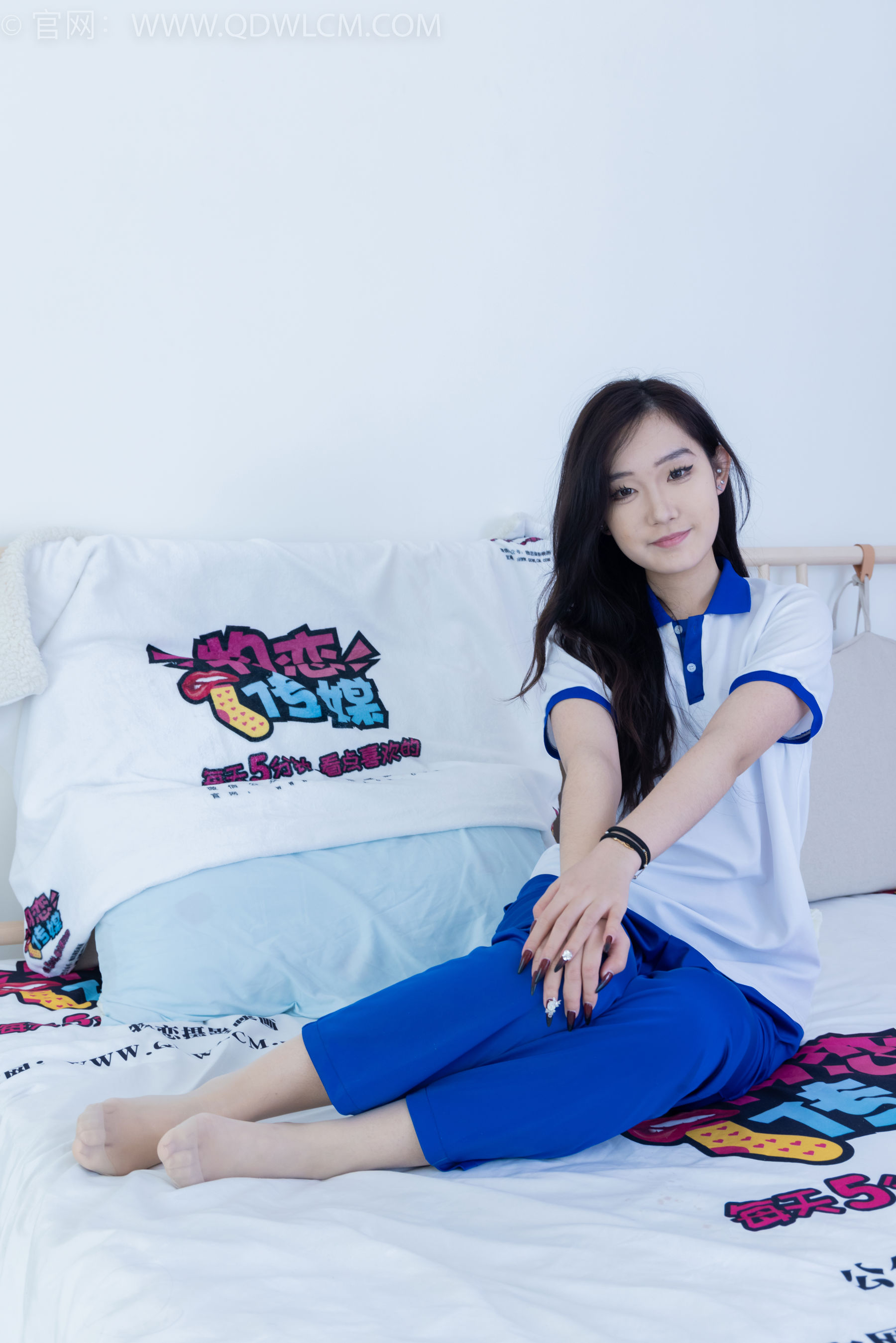 物恋传媒 No.2406 橙橙 - 帆布鞋、白棉袜、薄肉丝、校服裤里丝/(170P)