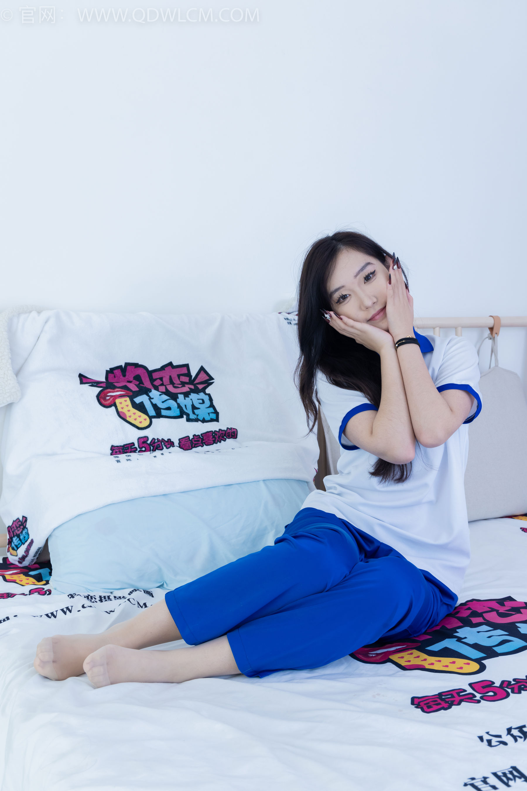 物恋传媒 No.2406 橙橙 - 帆布鞋、白棉袜、薄肉丝、校服裤里丝/(170P)