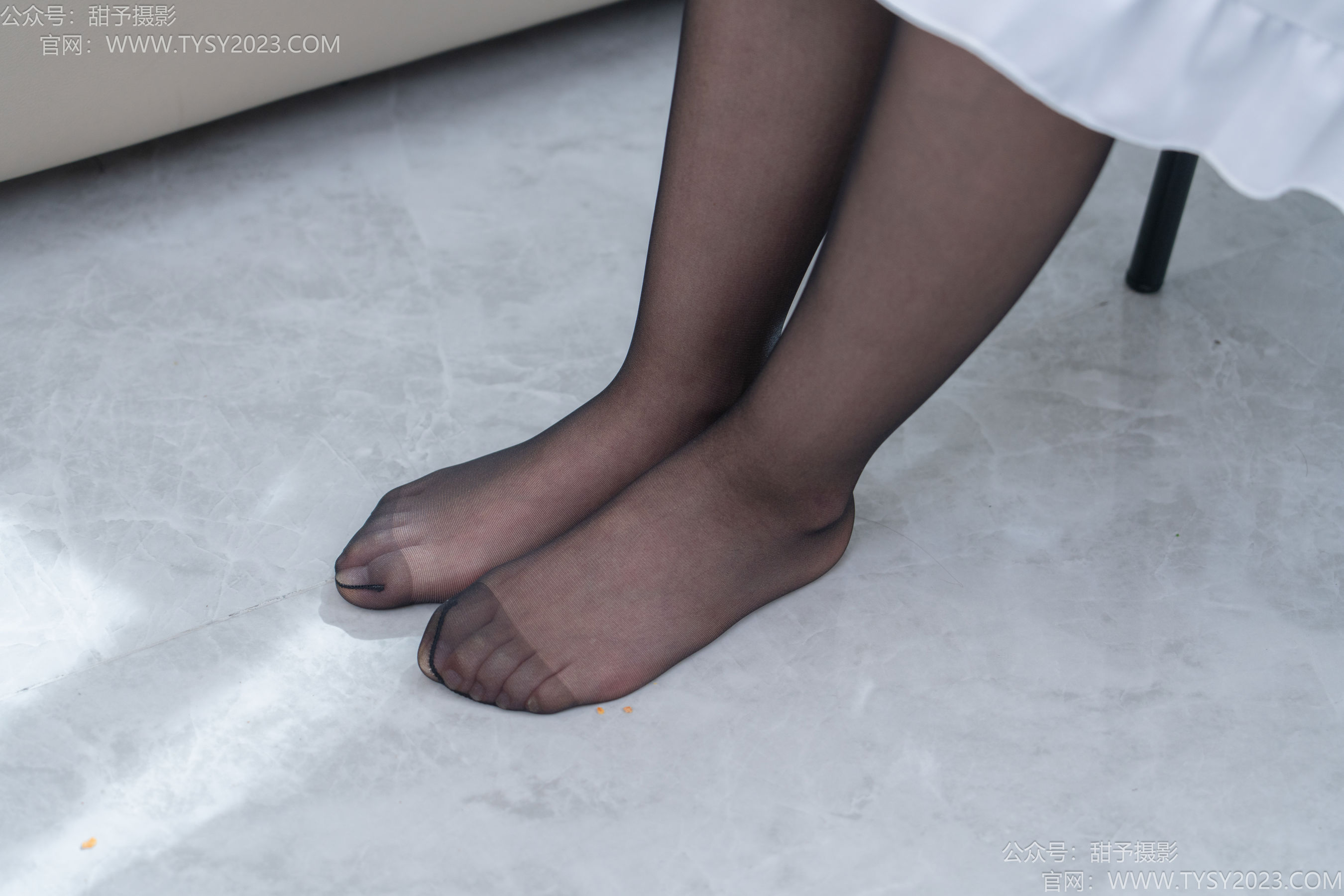 甜予摄影 No.195 贝壳 -皮鞋、薄黑丝、裸足、足印剧情/(129P)