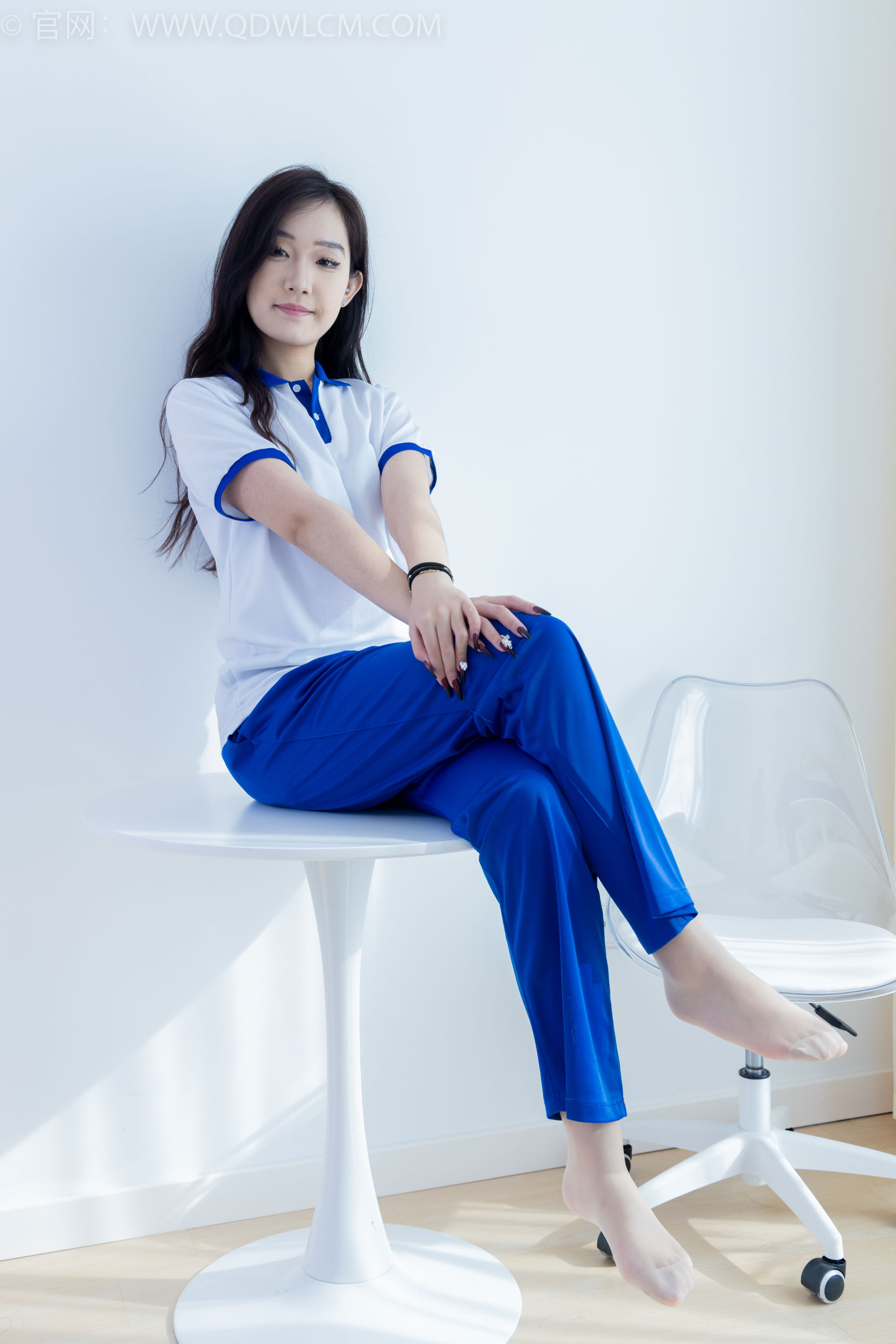 物恋传媒 No.2406 橙橙 - 帆布鞋、白棉袜、薄肉丝、校服裤里丝/(170P)