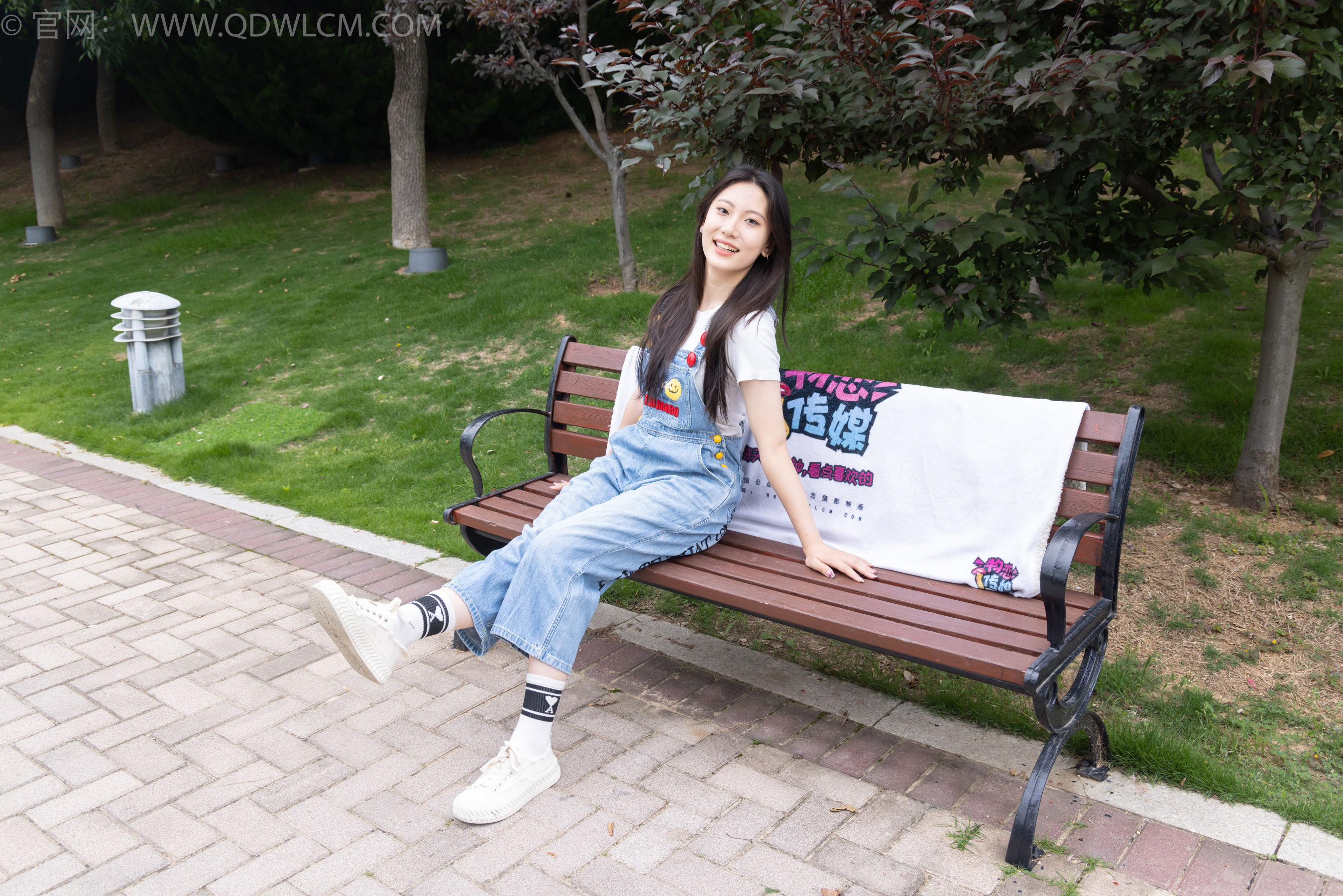 物恋传媒 No.2407 奶糖 - 帆布鞋、自然穿脏白棉袜、裸足/(160P)