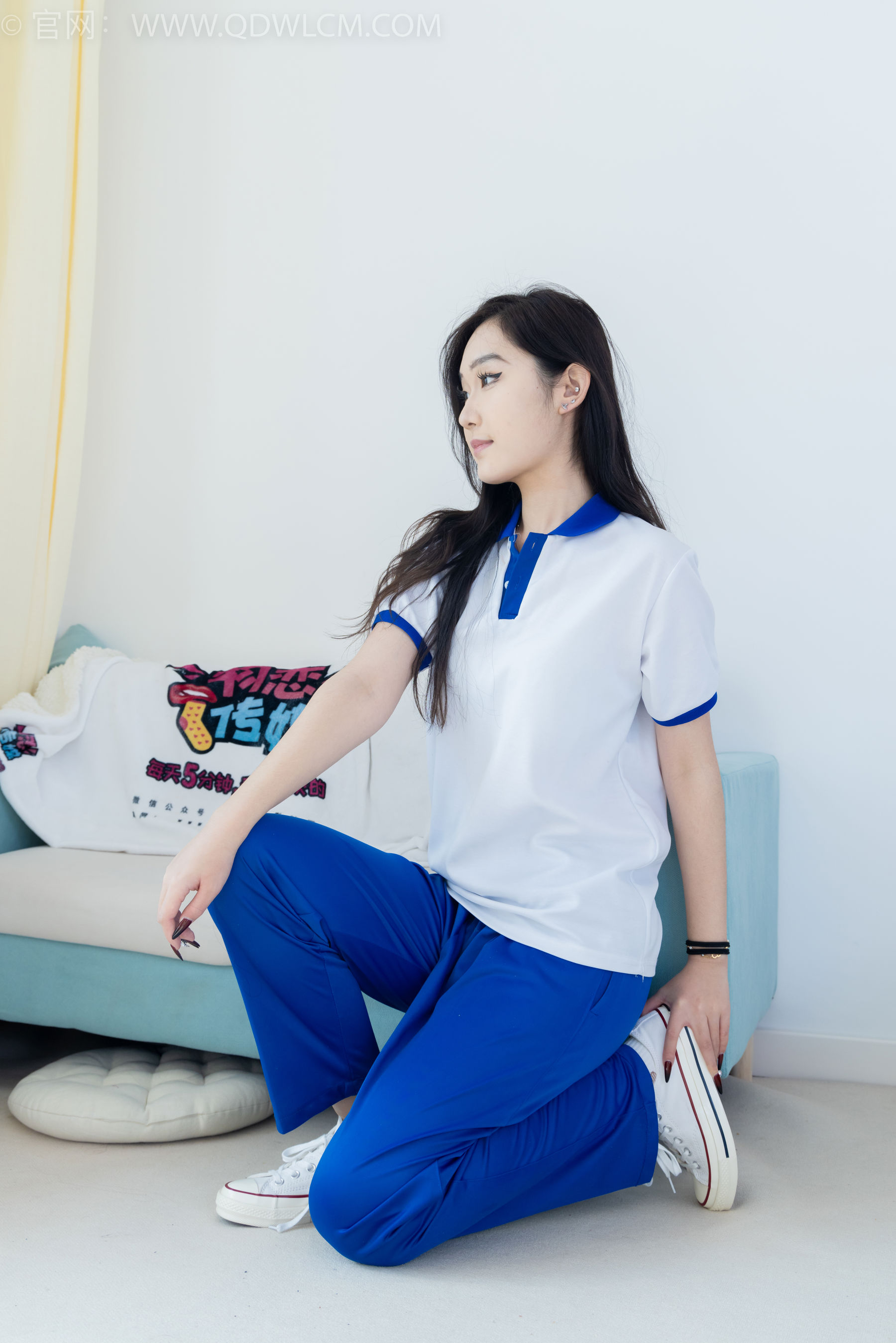 物恋传媒 No.2406 橙橙 - 帆布鞋、白棉袜、薄肉丝、校服裤里丝/(170P)