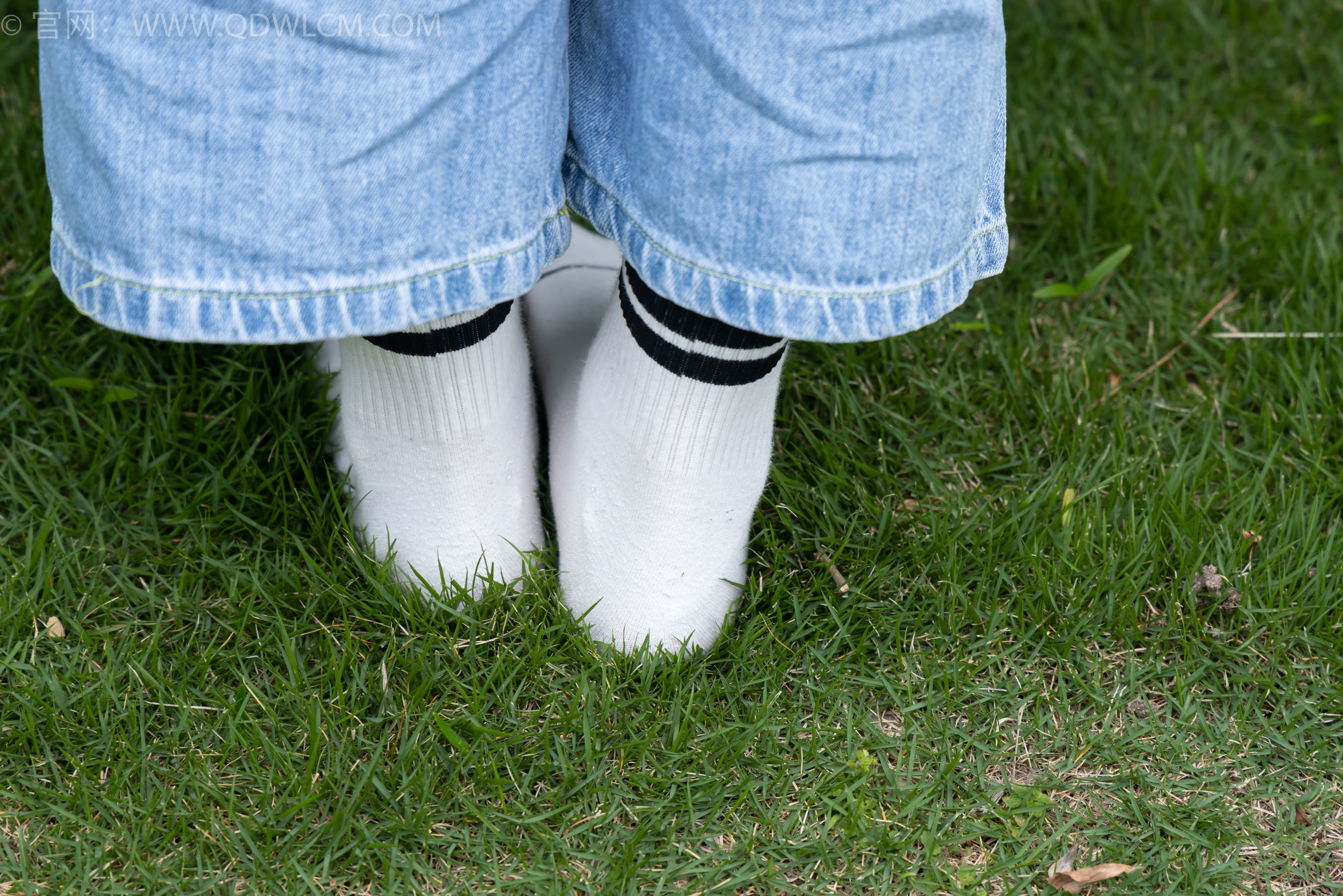 物恋传媒 No.2407 奶糖 - 帆布鞋、自然穿脏白棉袜、裸足/(160P)