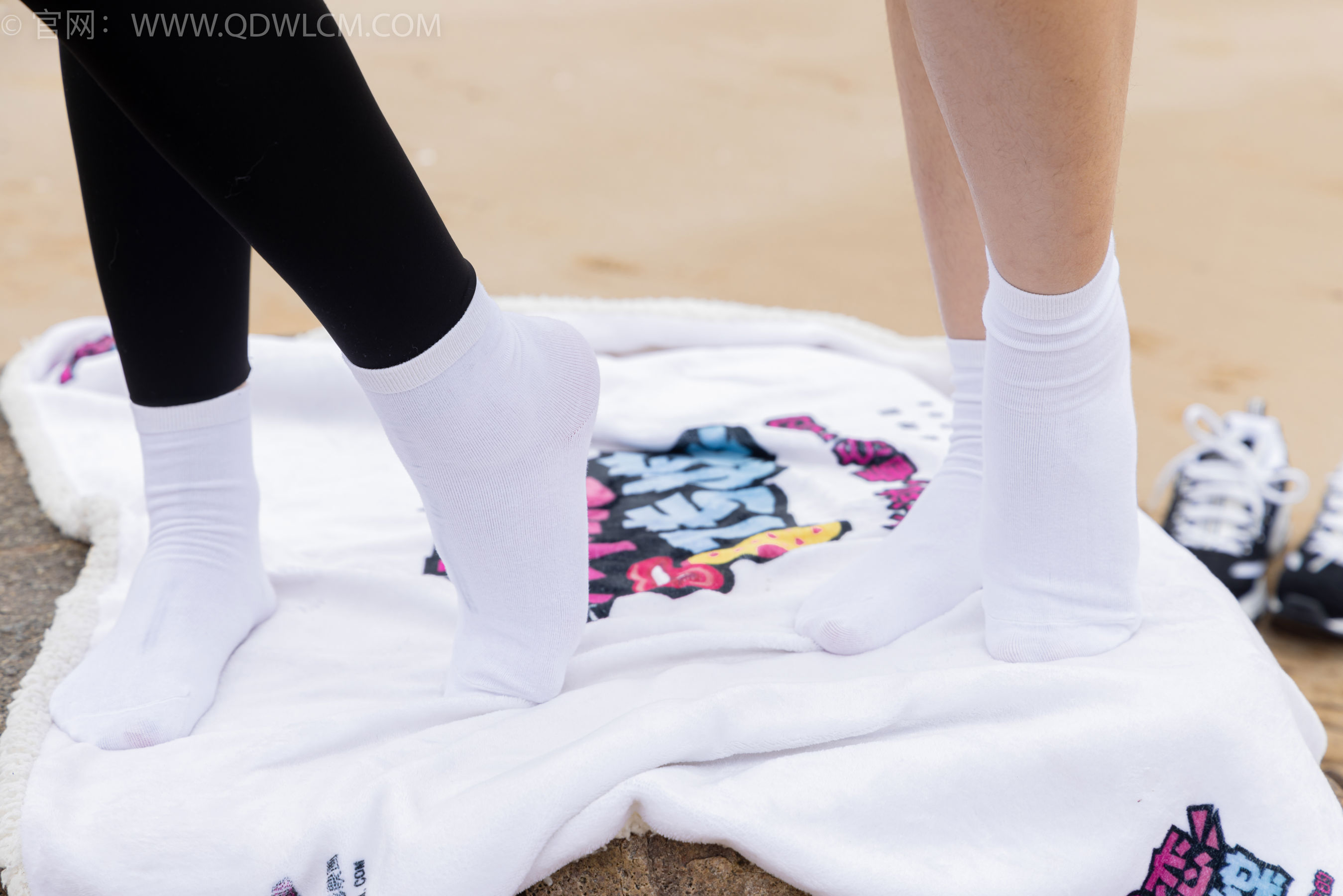 物恋传媒 No.2405 岚岚泡泡 - 长靴、运动鞋、白棉袜/(170P)