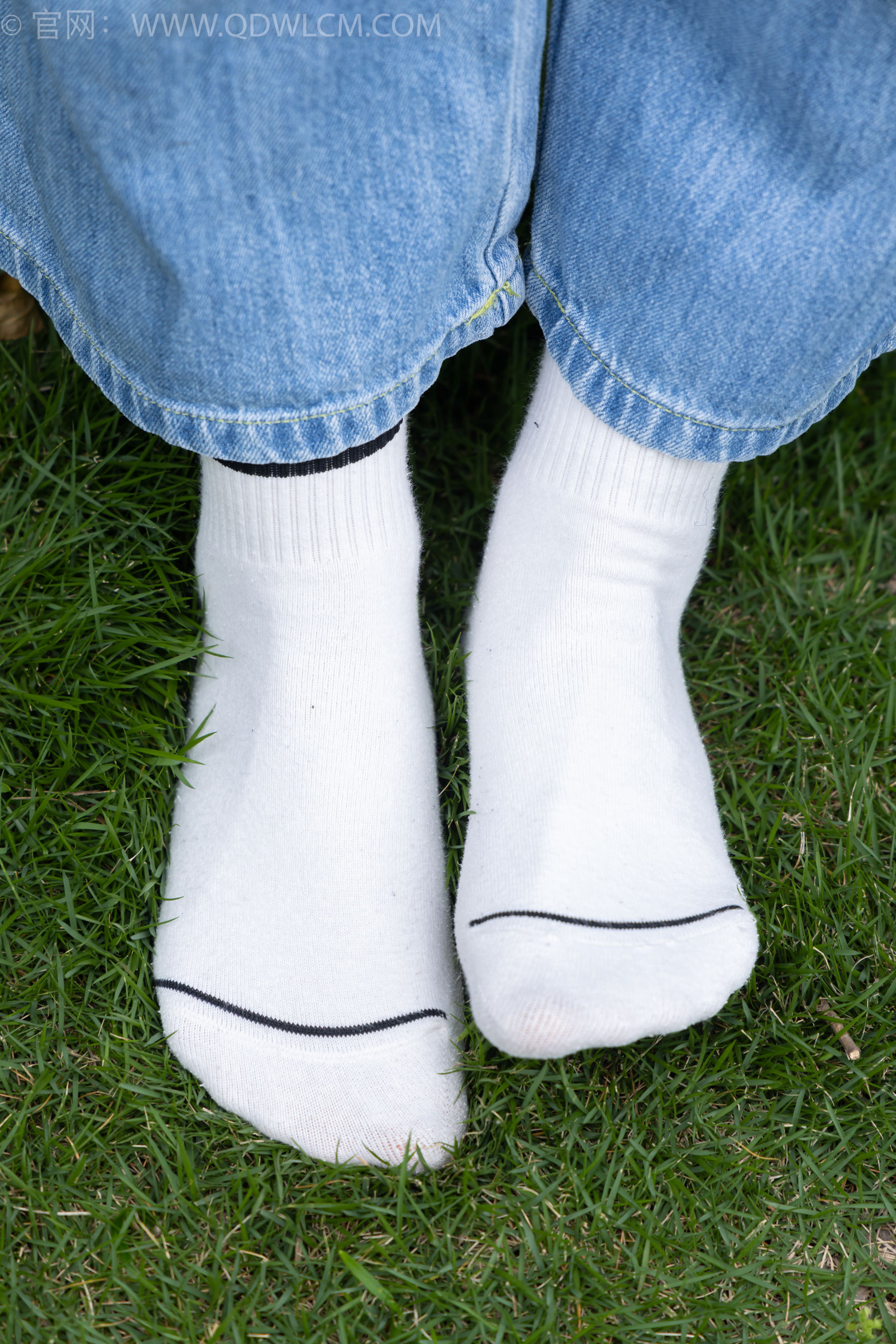 物恋传媒 No.2407 奶糖 - 帆布鞋、自然穿脏白棉袜、裸足/(160P)