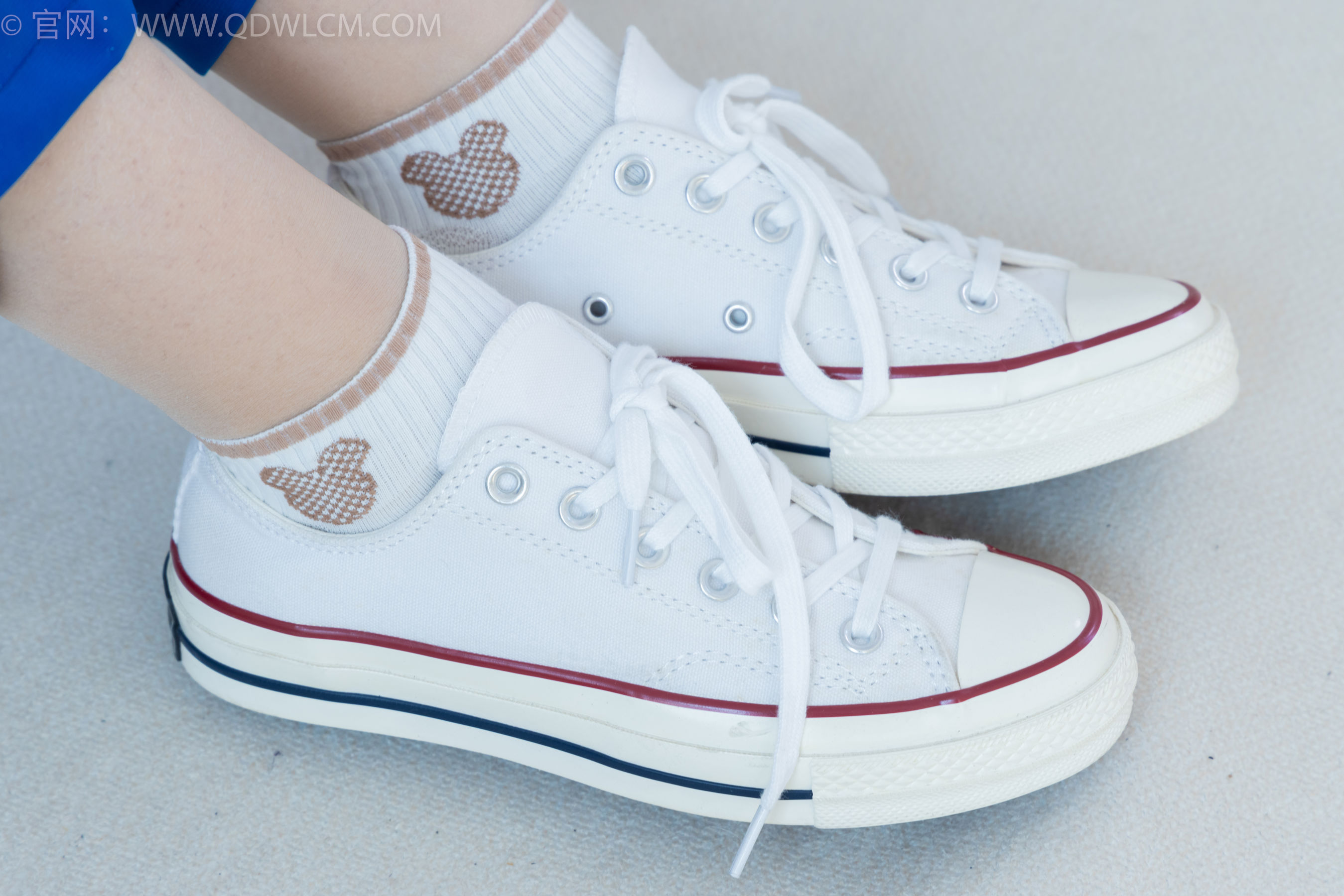 物恋传媒 No.2406 橙橙 - 帆布鞋、白棉袜、薄肉丝、校服裤里丝/(170P)