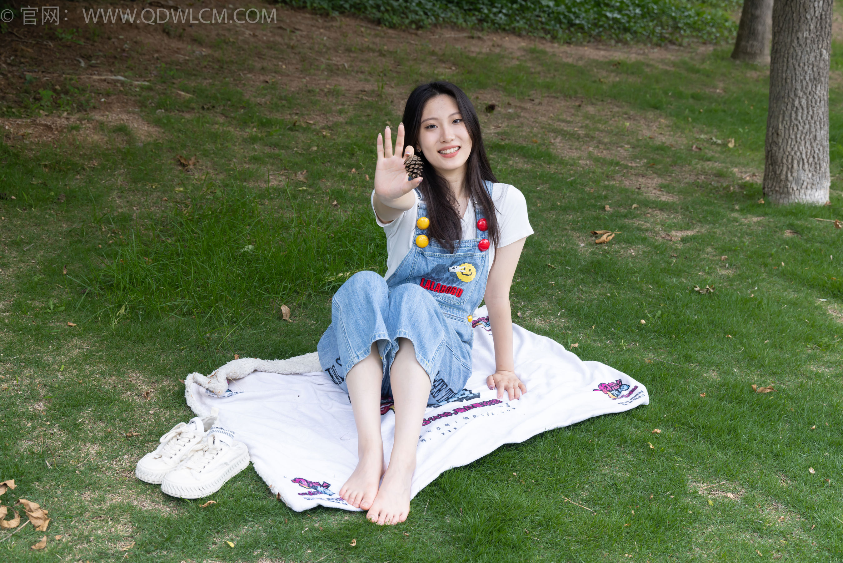 物恋传媒 No.2407 奶糖 - 帆布鞋、自然穿脏白棉袜、裸足/(160P)