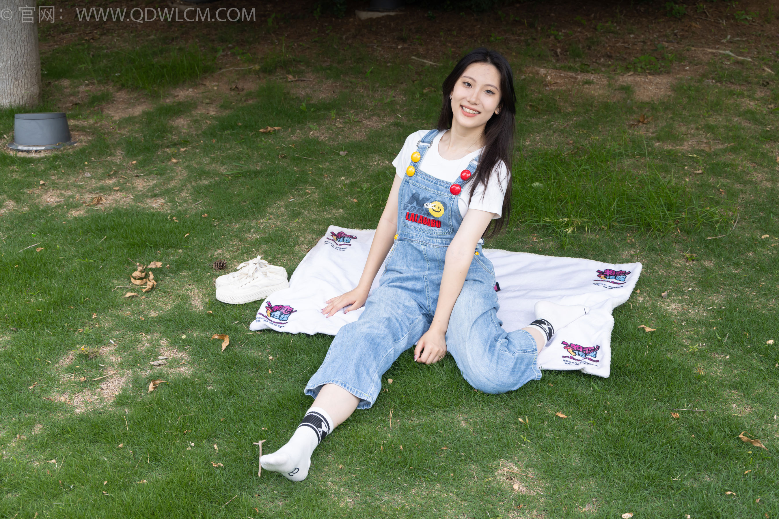 物恋传媒 No.2407 奶糖 - 帆布鞋、自然穿脏白棉袜、裸足/(160P)