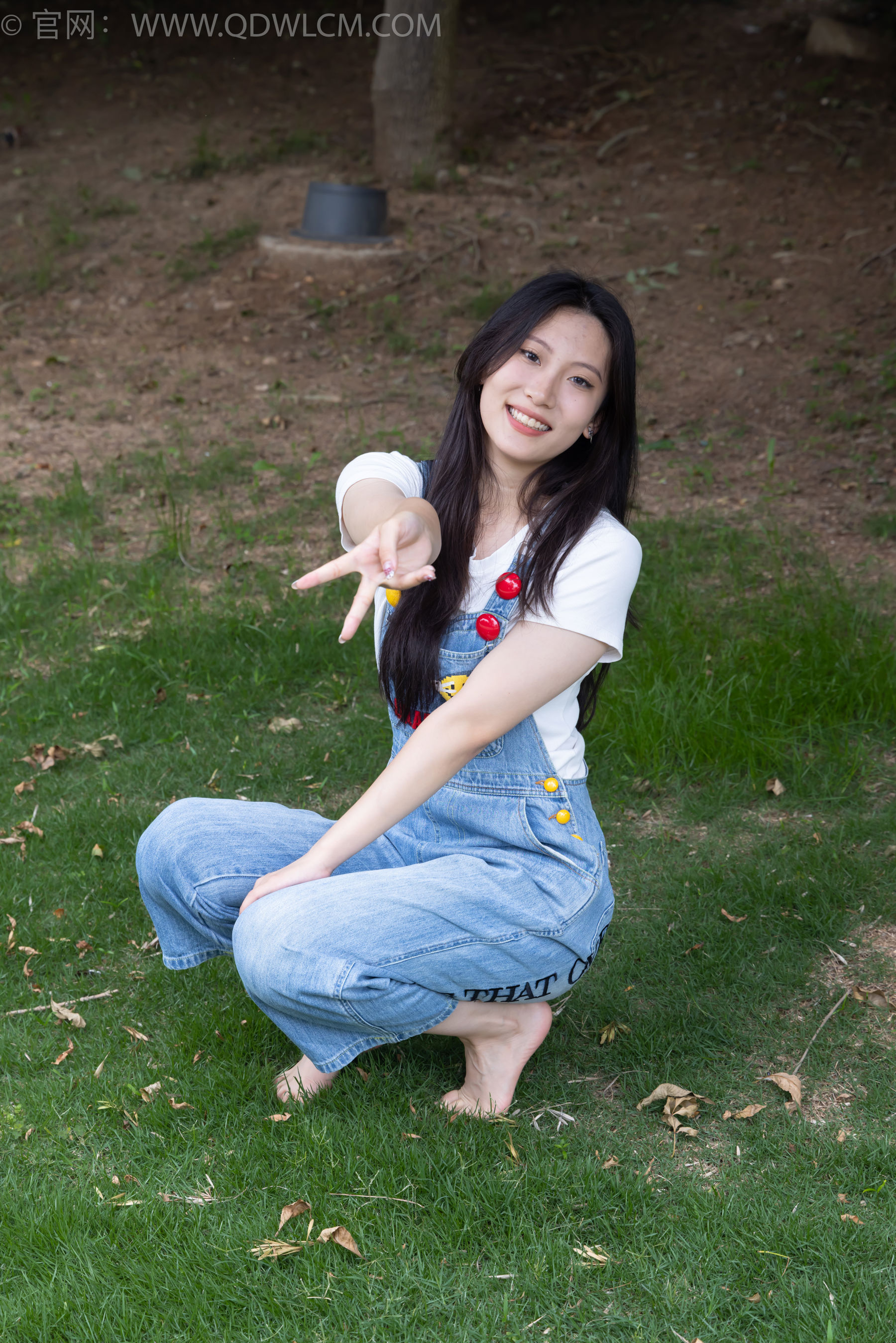 物恋传媒 No.2407 奶糖 - 帆布鞋、自然穿脏白棉袜、裸足/(160P)