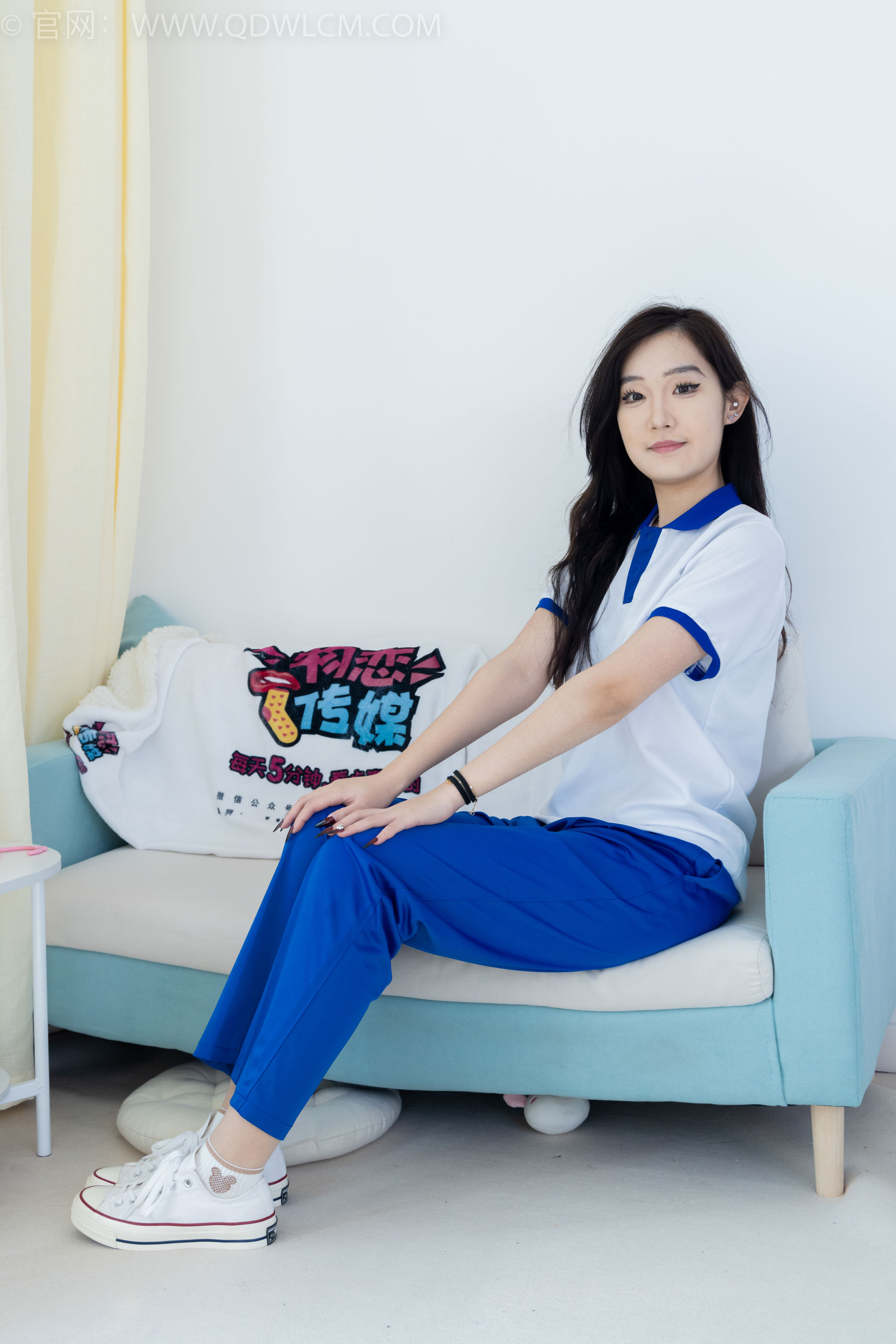 物恋传媒 No.2406 橙橙 - 帆布鞋、白棉袜、薄肉丝、校服裤里丝/(170P)