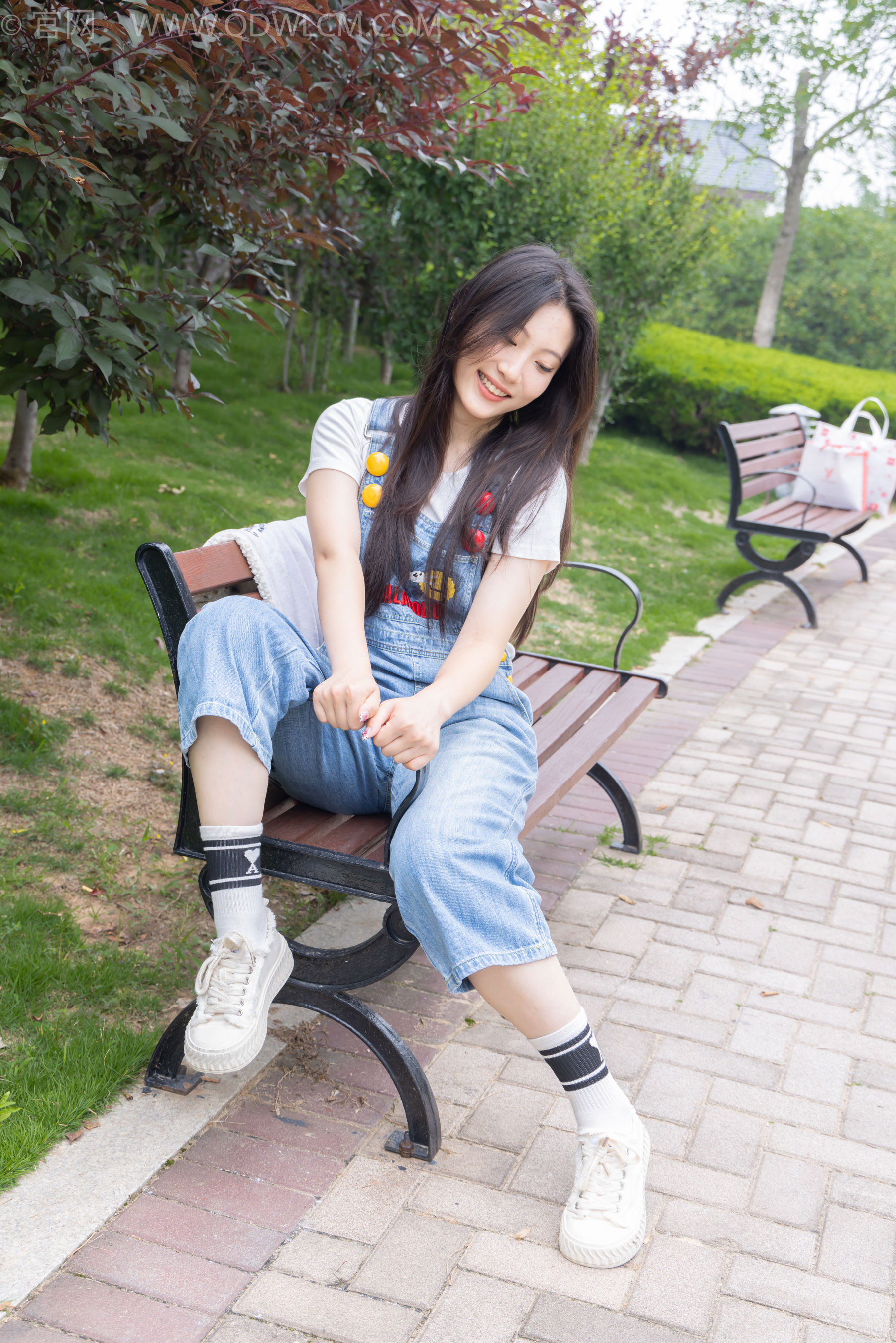 物恋传媒 No.2407 奶糖 - 帆布鞋、自然穿脏白棉袜、裸足/(160P)