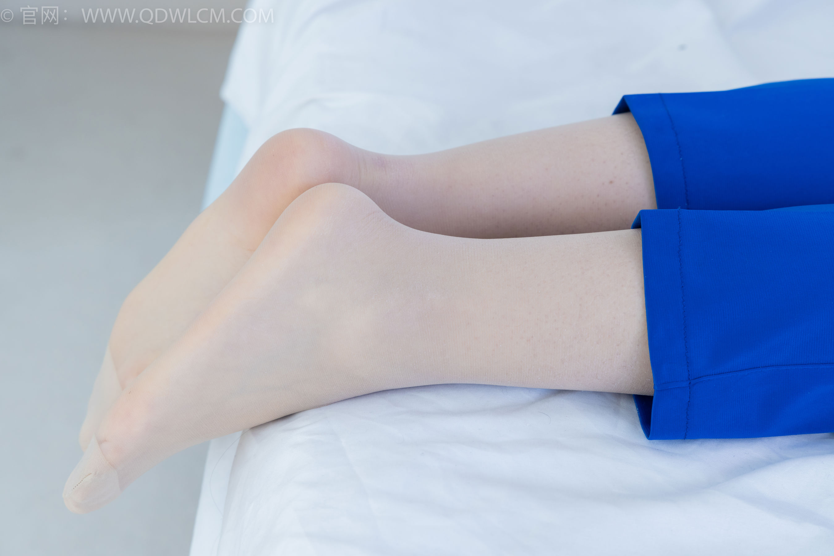 物恋传媒 No.2406 橙橙 - 帆布鞋、白棉袜、薄肉丝、校服裤里丝/(170P)