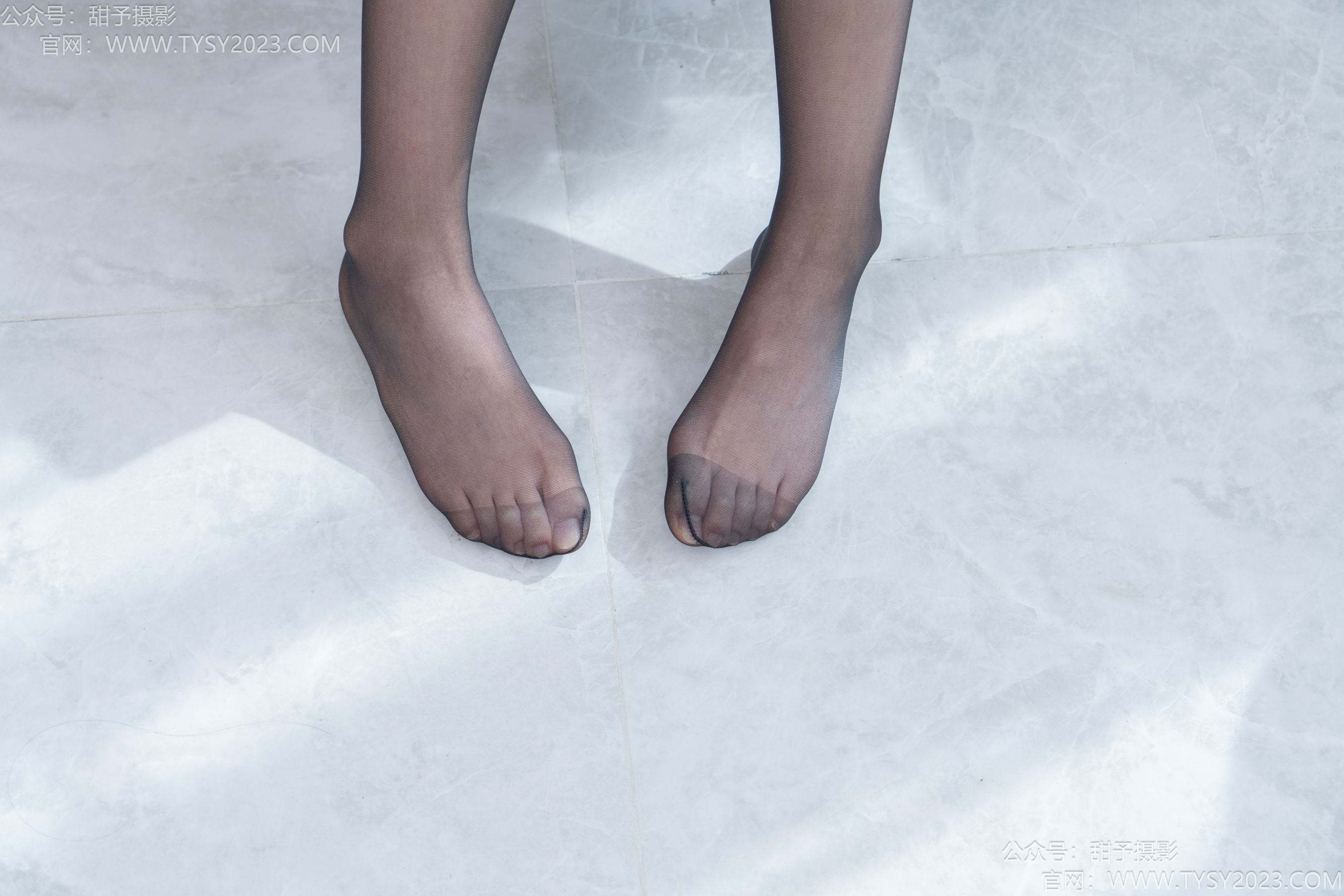 甜予摄影 No.195 贝壳 -皮鞋、薄黑丝、裸足、足印剧情/(129P)