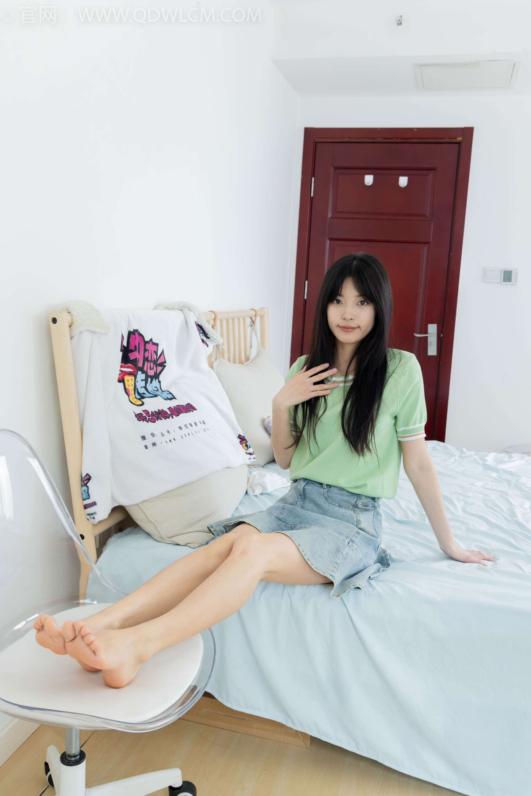 物恋传媒 No.2402 茯苓 - 板鞋、白棉袜、裸足/(190P)