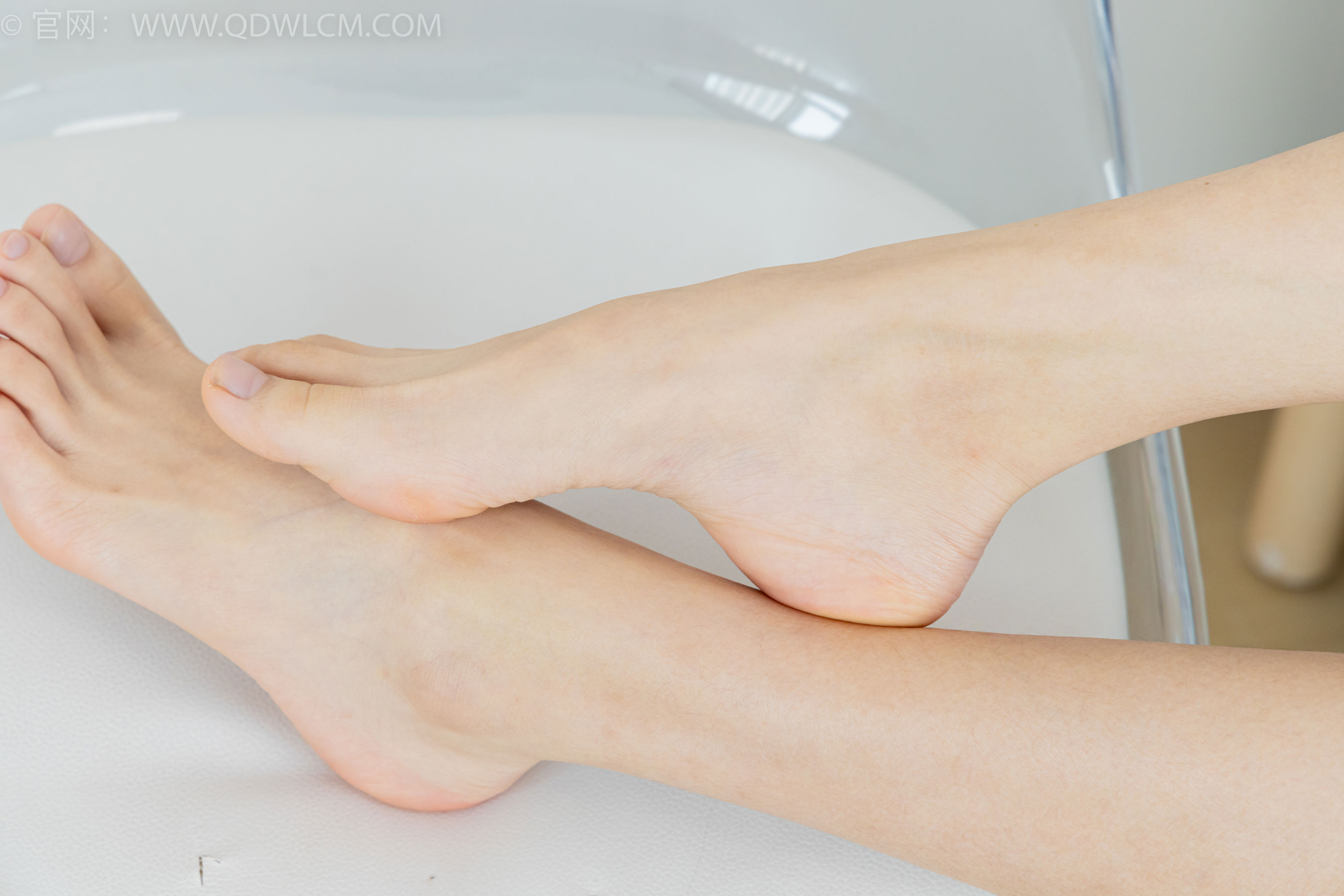 物恋传媒 No.2402 茯苓 - 板鞋、白棉袜、裸足/(190P)