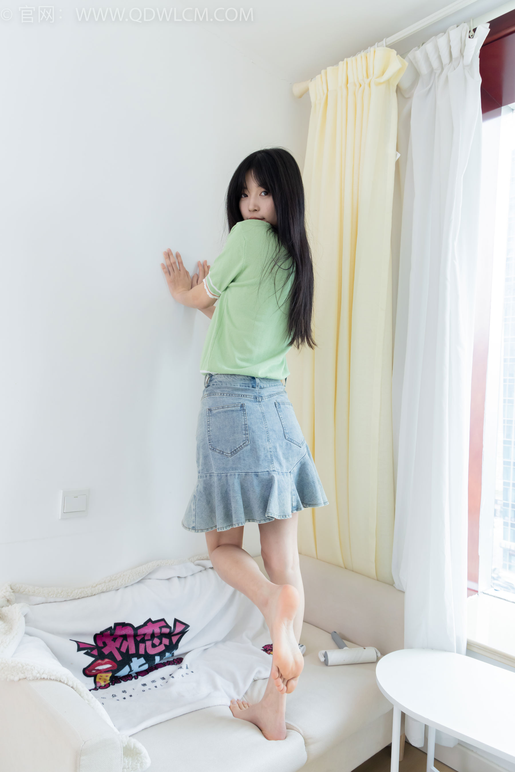 物恋传媒 No.2402 茯苓 - 板鞋、白棉袜、裸足/(190P)