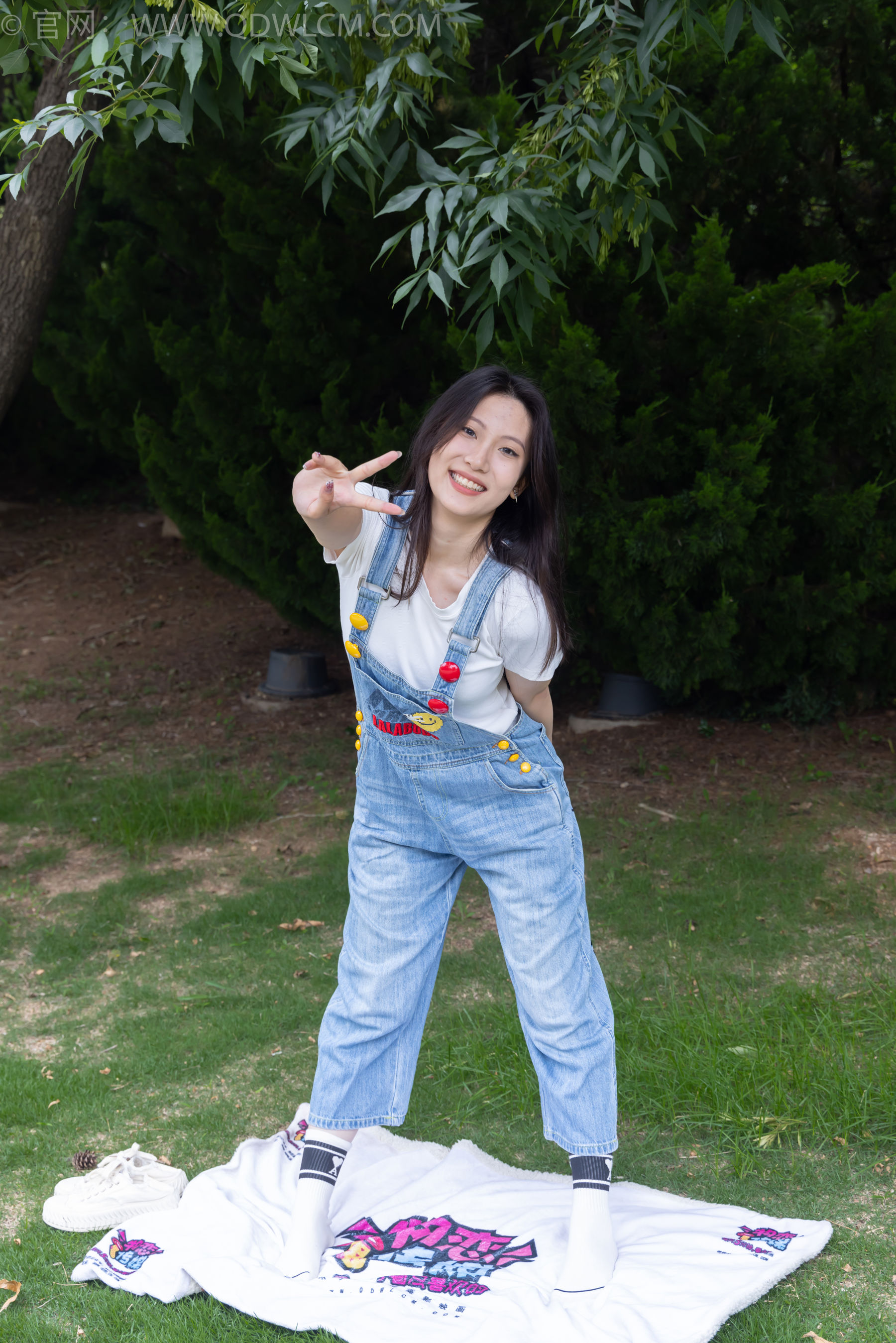 物恋传媒 No.2407 奶糖 - 帆布鞋、自然穿脏白棉袜、裸足/(160P)