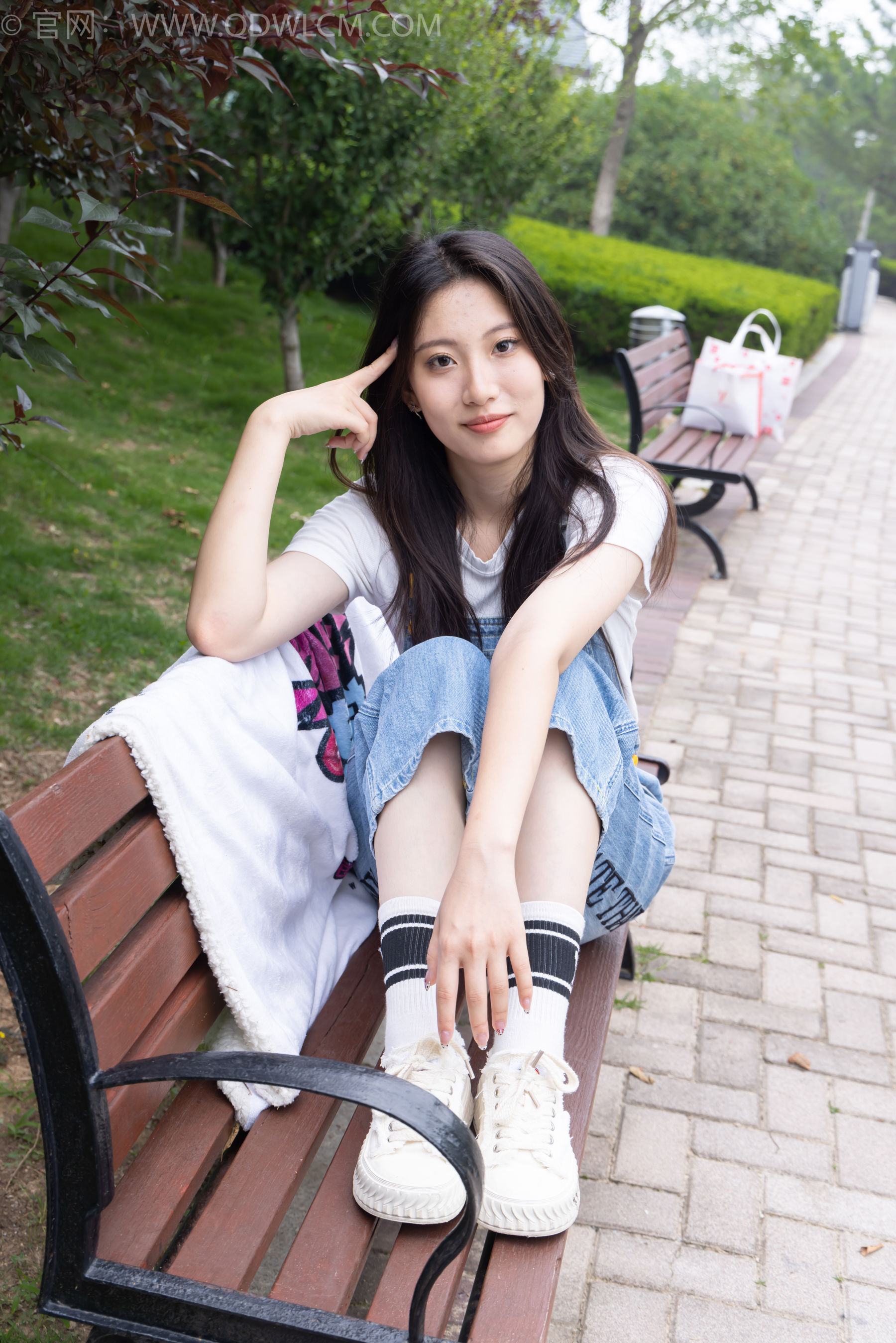 物恋传媒 No.2407 奶糖 - 帆布鞋、自然穿脏白棉袜、裸足/(160P)