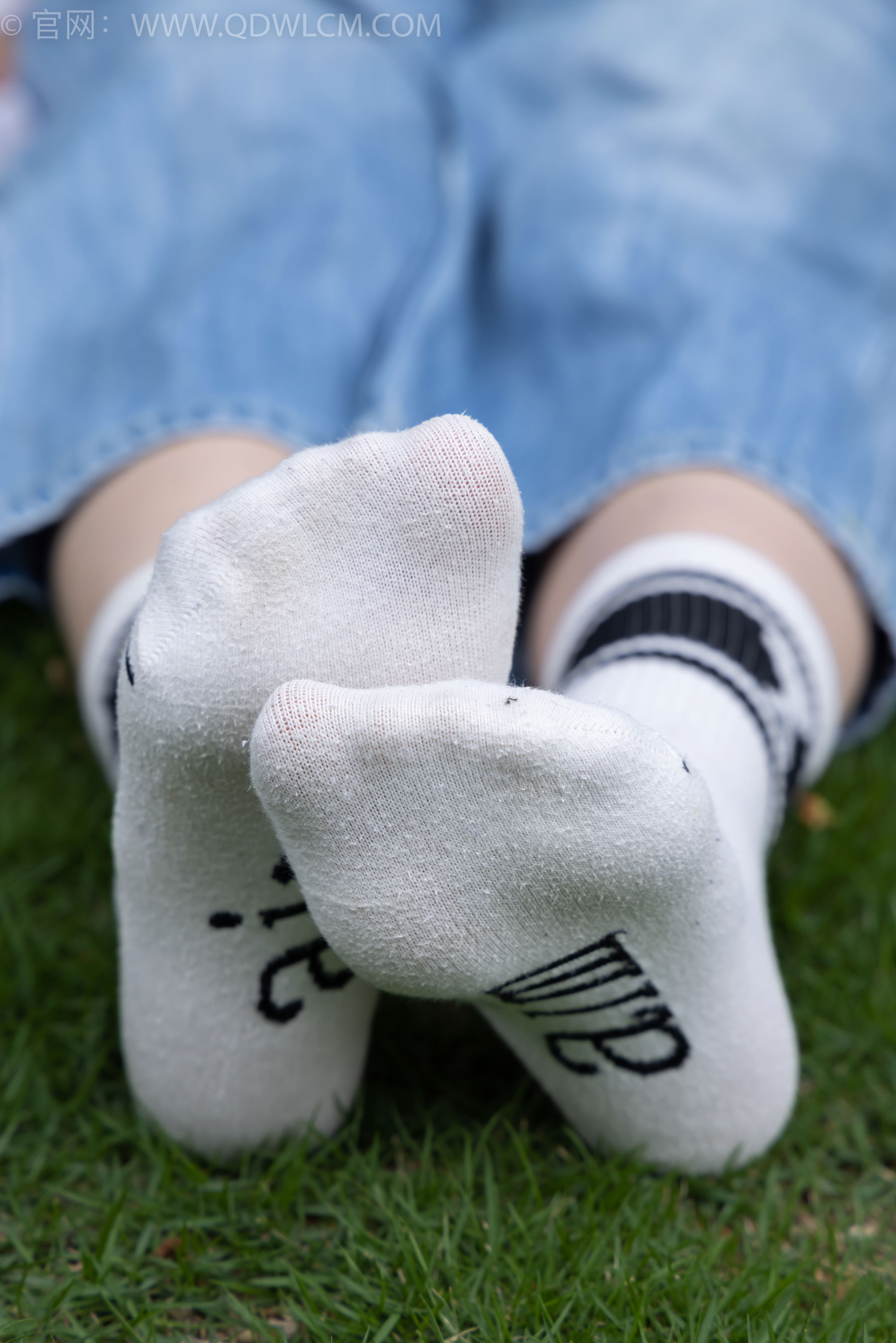 物恋传媒 No.2407 奶糖 - 帆布鞋、自然穿脏白棉袜、裸足/(160P)