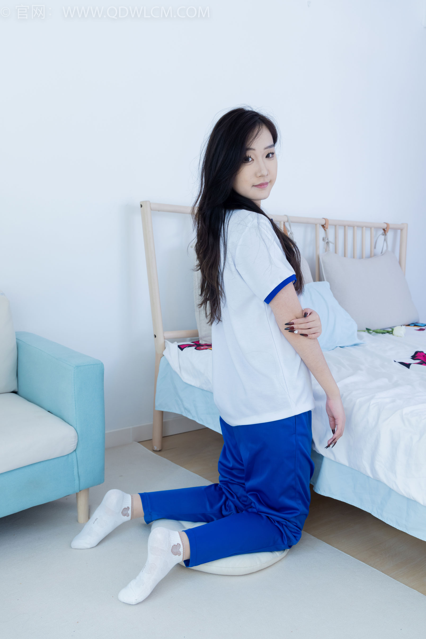 物恋传媒 No.2406 橙橙 - 帆布鞋、白棉袜、薄肉丝、校服裤里丝/(170P)